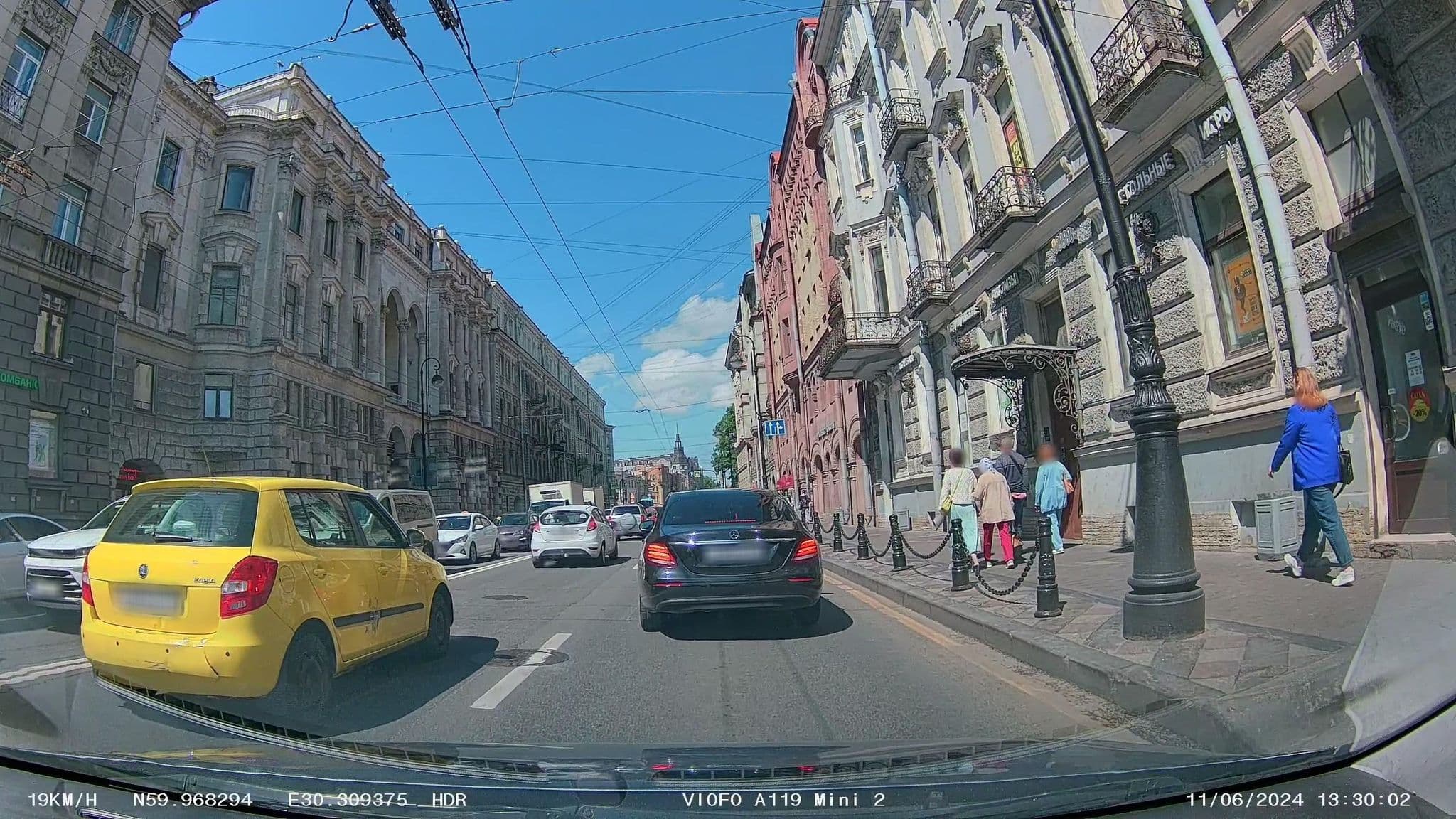 Street view near Гостиница Атмосфера на Каменноостровском, 43, Санкт-Петербург, Petrogradka — © slsmda (CC BY-SA · Mapillary)