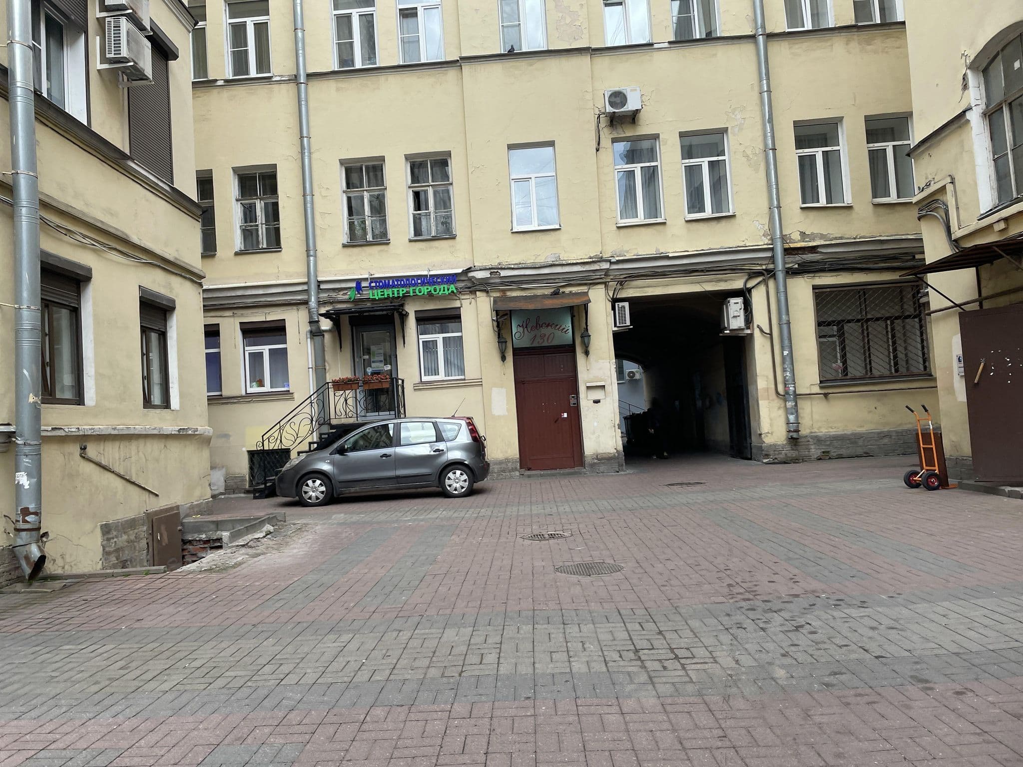 Street view near SuperHostel / Суперхостел, Centralniy — © danilshvalov (CC BY-SA · Mapillary)