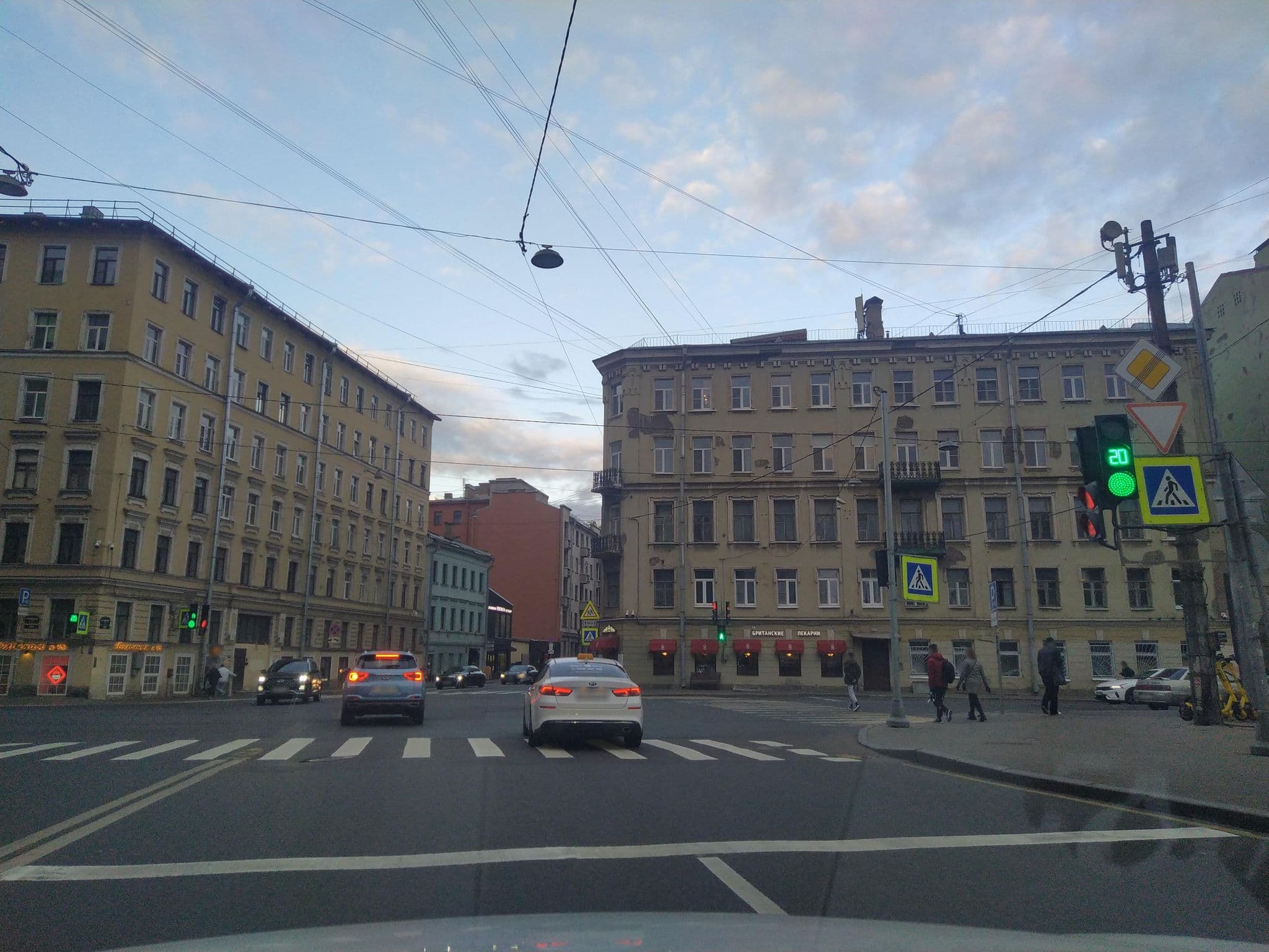 Street view near Cat on the roof, Centralniy — © ser9ei999 (CC BY-SA · Mapillary)