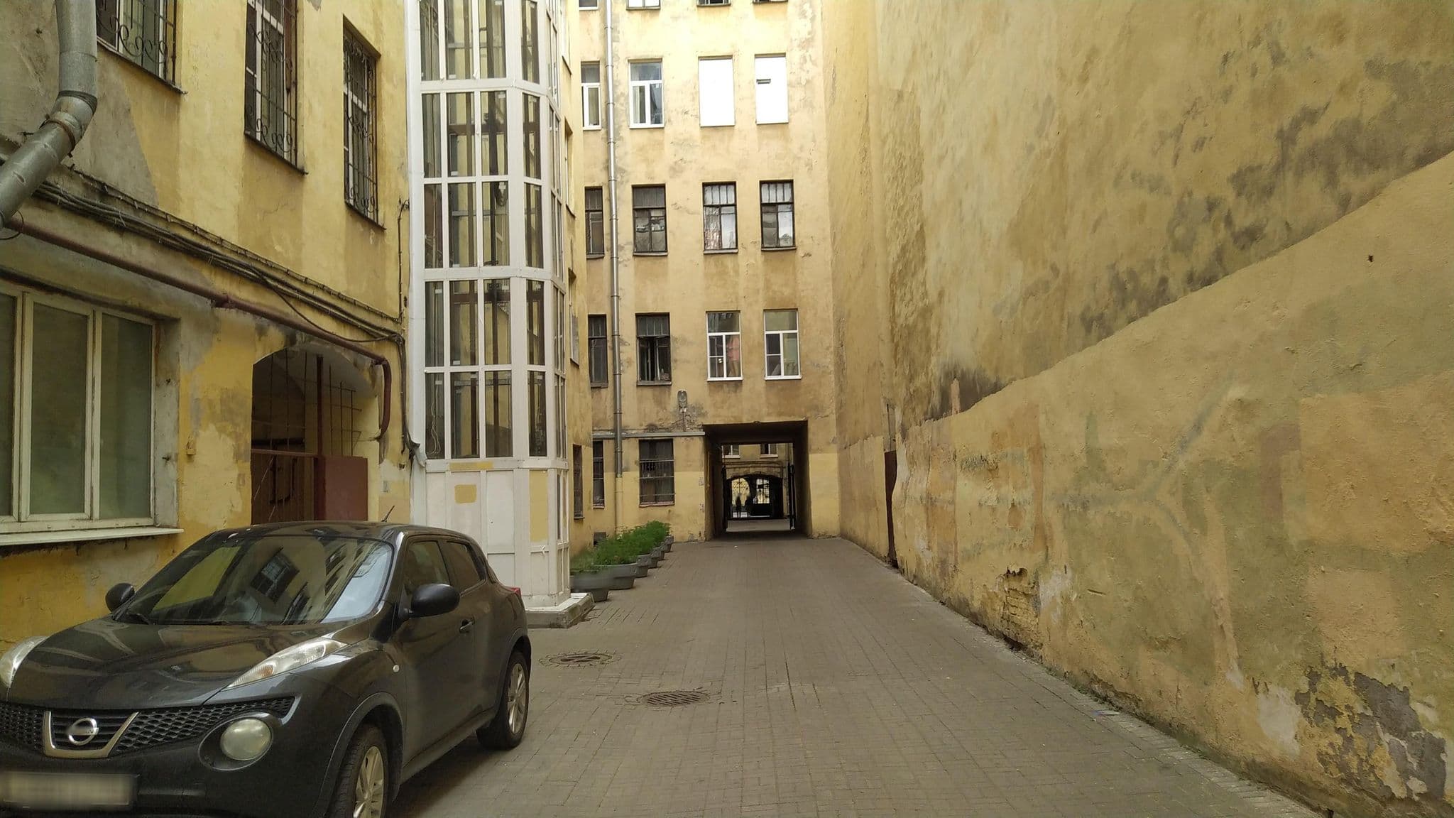 Street view near George Hotel, Centralniy — © ser9ei999 (CC BY-SA · Mapillary)