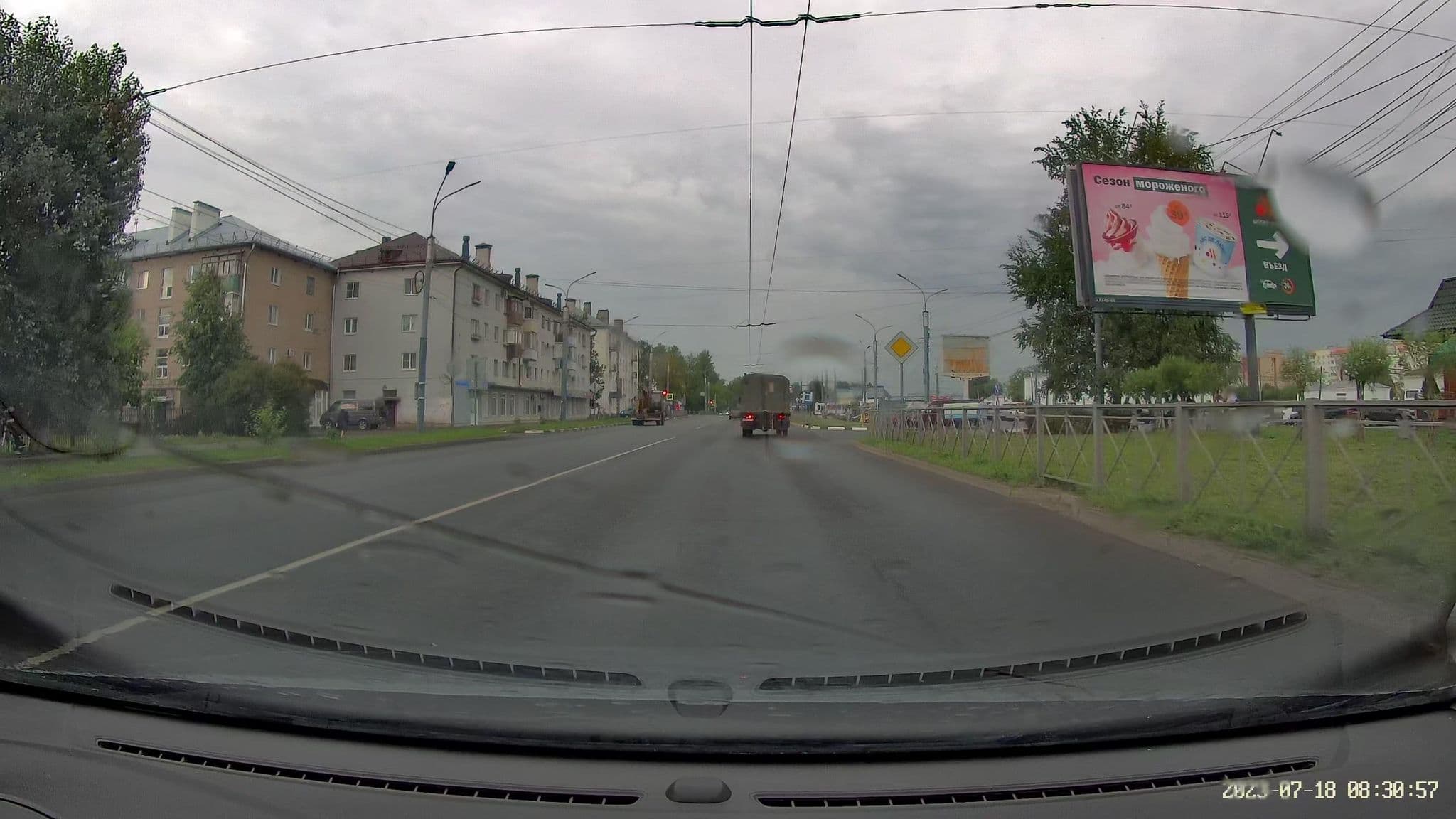Street view near Комнаты Отдыха при ж/д вокзале, Velikiy Novgorod — © slsmda (CC BY-SA · Mapillary)