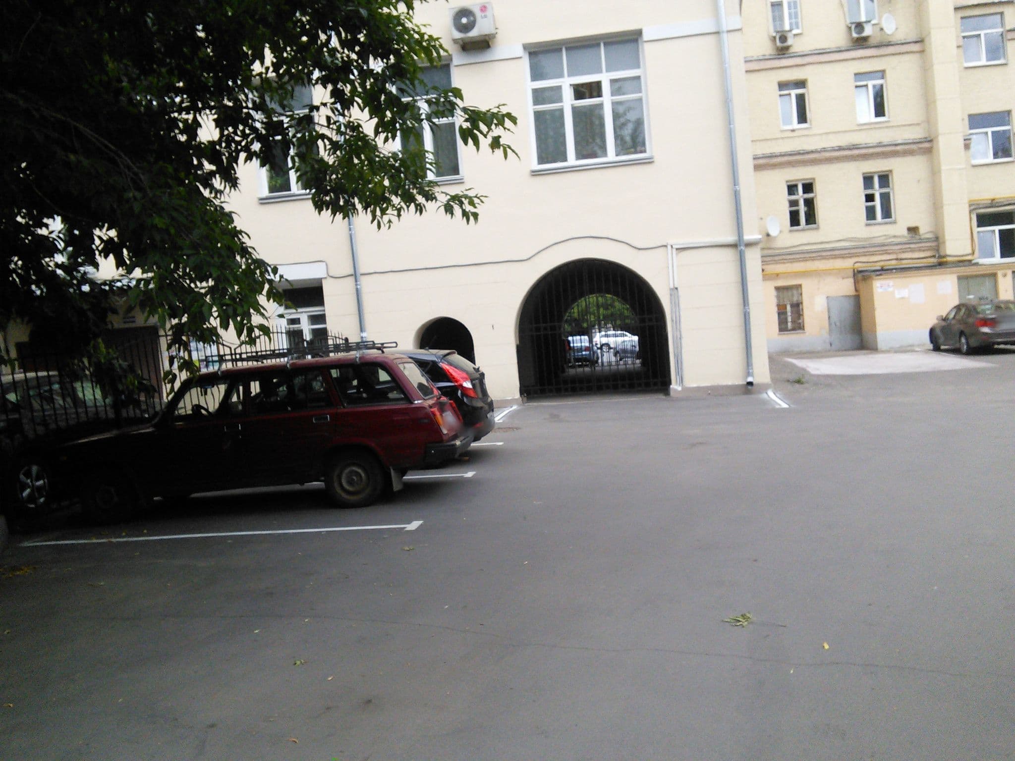 Street view near Парус Хостел, Moscow — © trolleway (CC BY-SA · Mapillary)