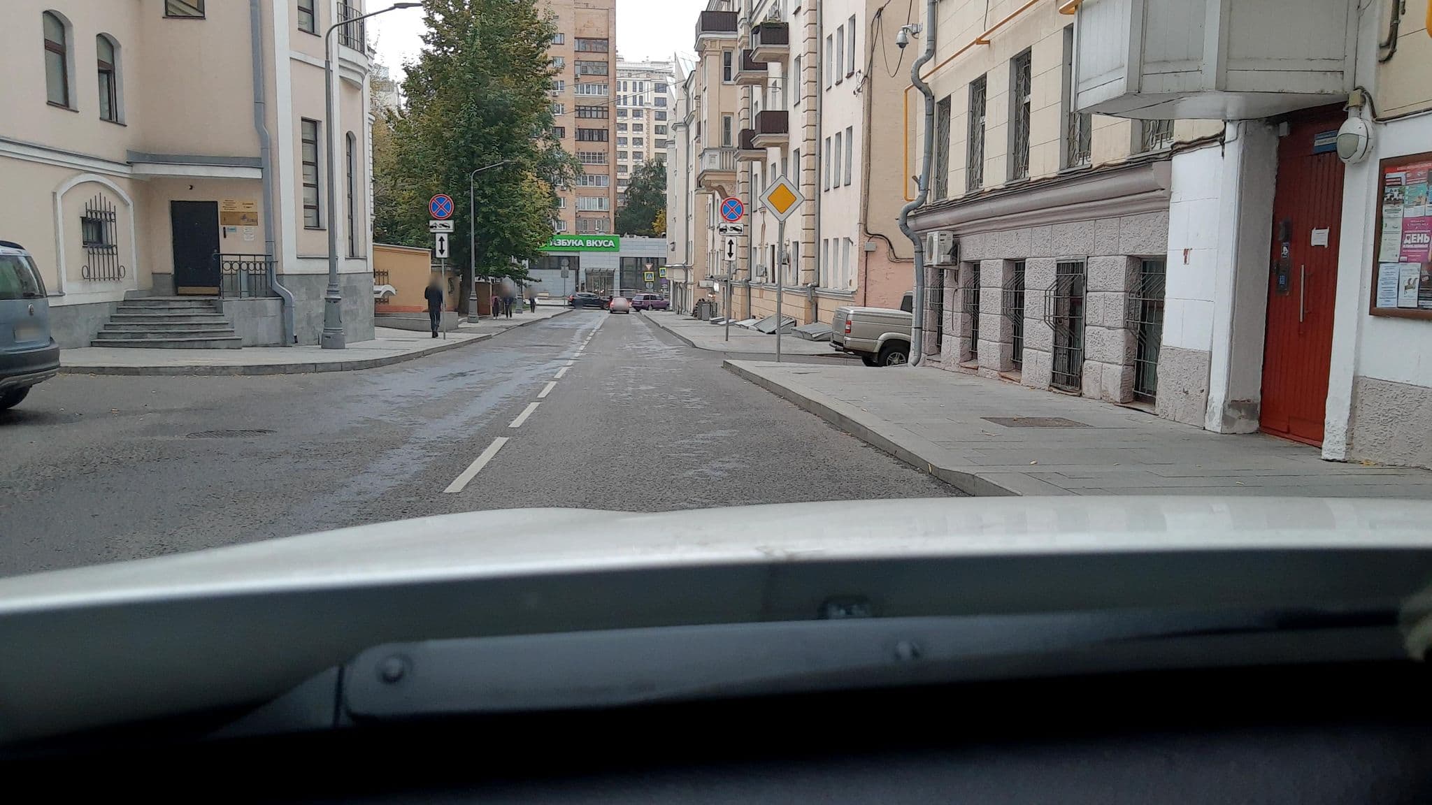 Street view near Подушкин, Presnenskiy — © phoneuploader (CC BY-SA · Mapillary)