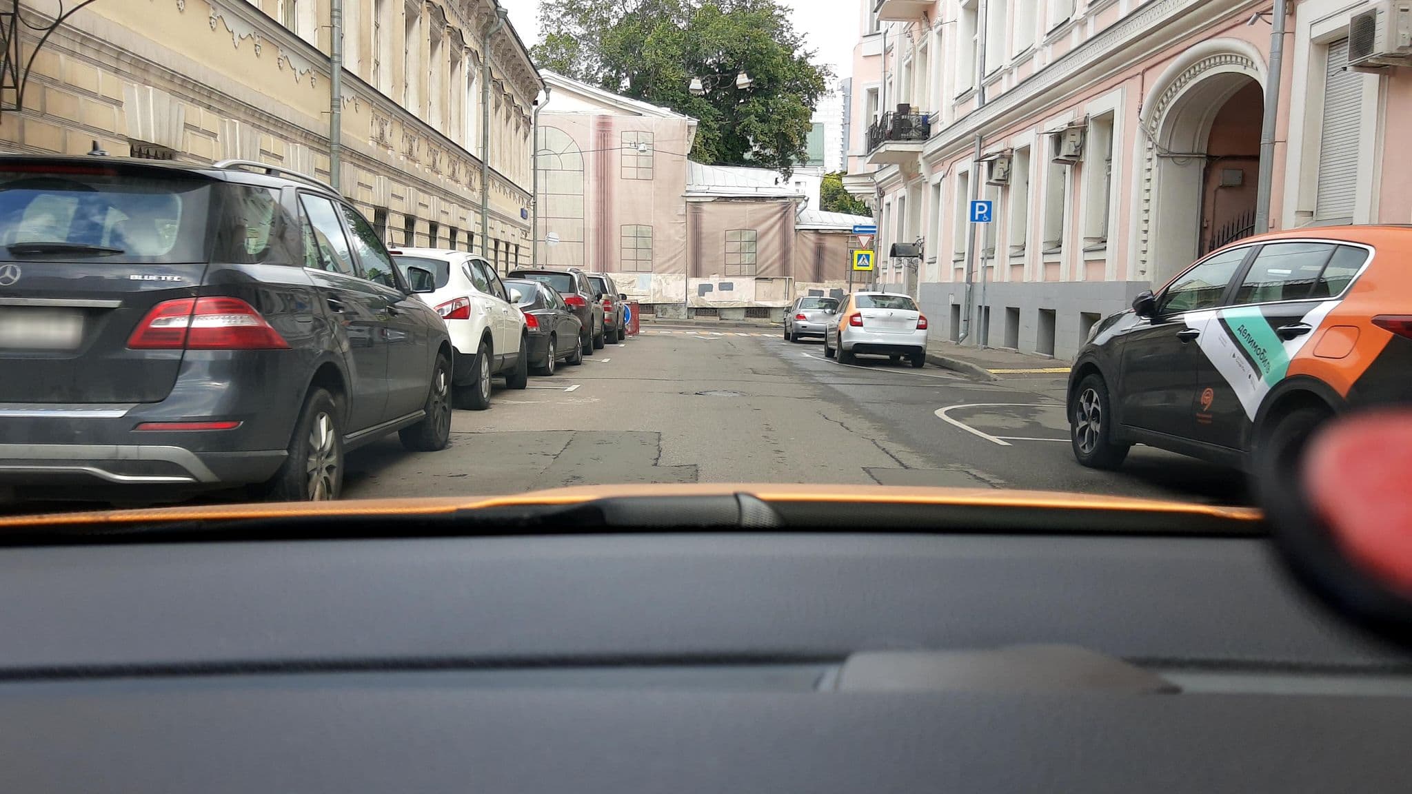 Street view near The Wind Hostel, Moscow — © phoneuploader (CC BY-SA · Mapillary)