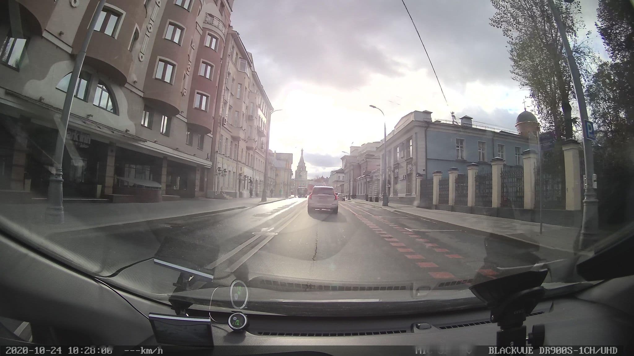 Street view near Парк Инн Саду, Zamoskvorech’ye — © petunder (CC BY-SA · Mapillary)
