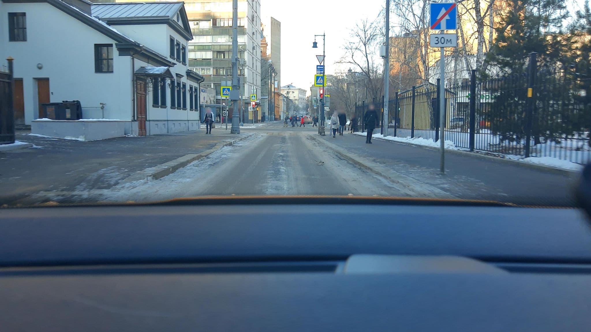 Street view near Гостиница Посольства Узбекистан, Zamoskvorech’ye — © phoneuploader (CC BY-SA · Mapillary)