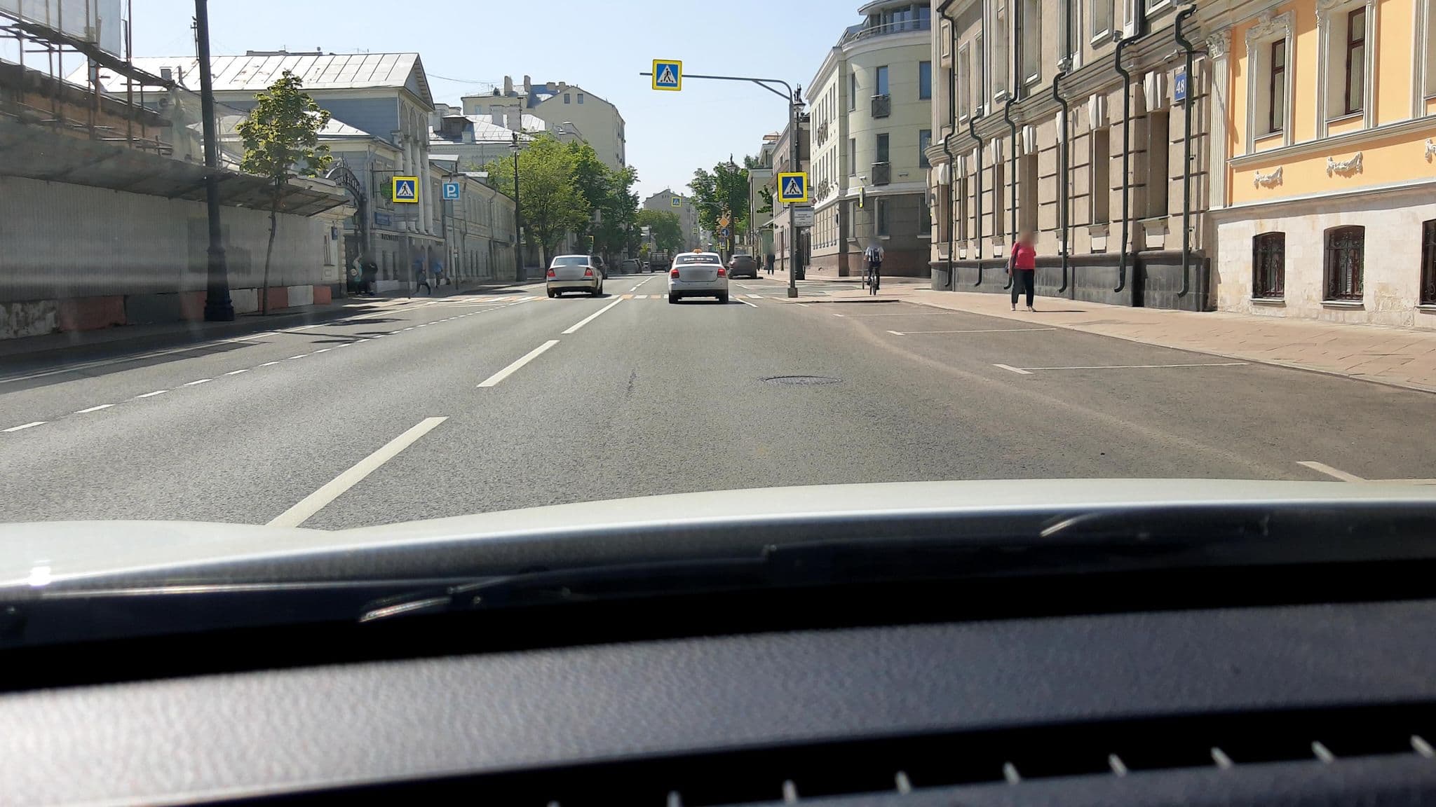 Street view near Winterfell Tretyakovskaya, Zamoskvorech’ye — © phoneuploader (CC BY-SA · Mapillary)