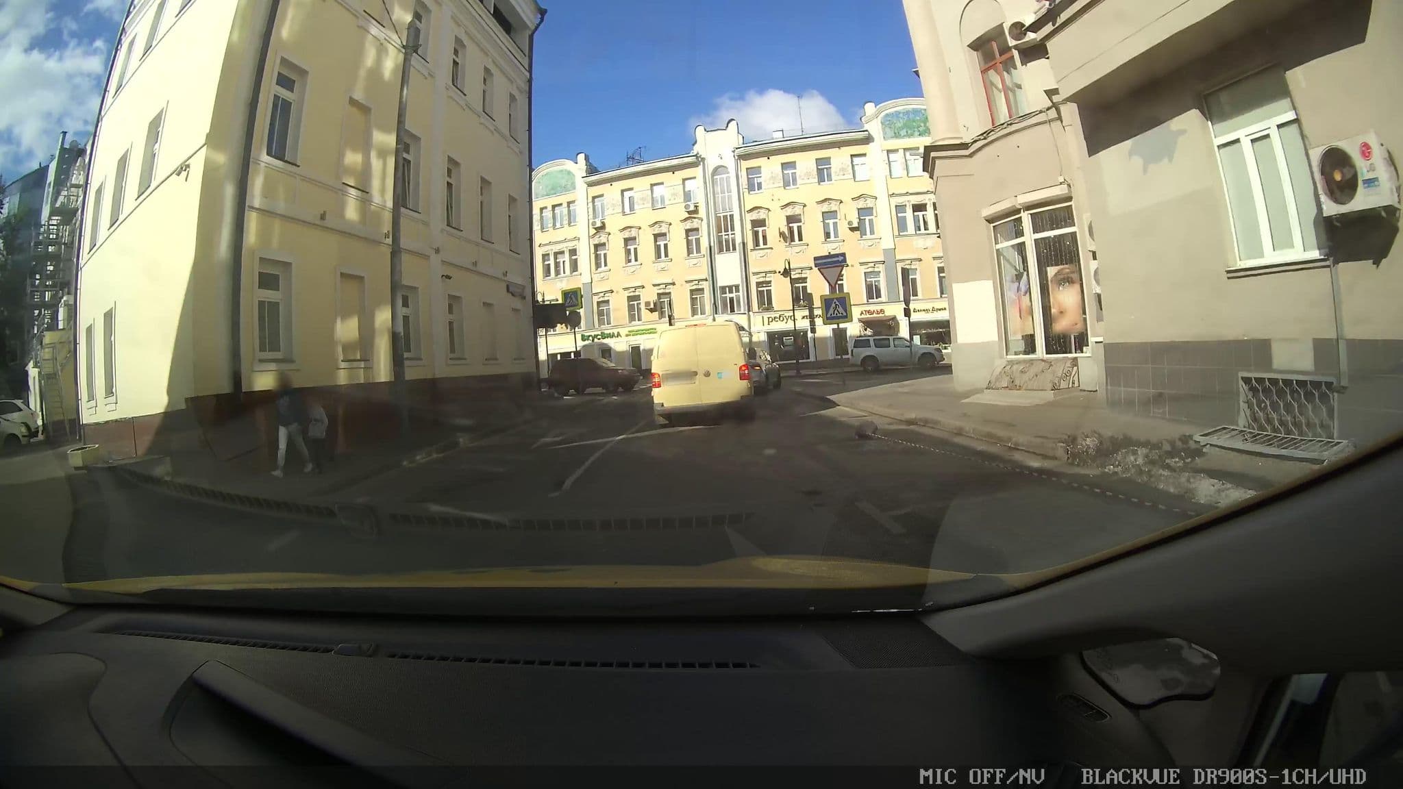 Street view near БМ-хостел, Zamoskvorech’ye — © agorshkov (CC BY-SA · Mapillary)