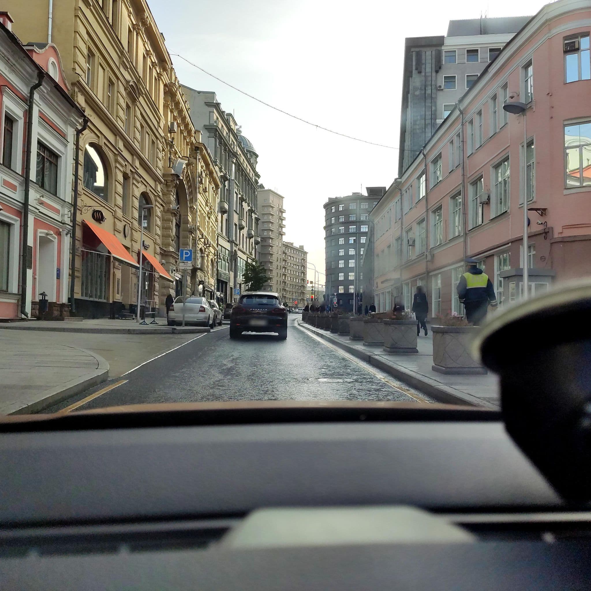 Street view near Hostel One Kuznetzky Most, Moscow — © phoneuploader (CC BY-SA · Mapillary)
