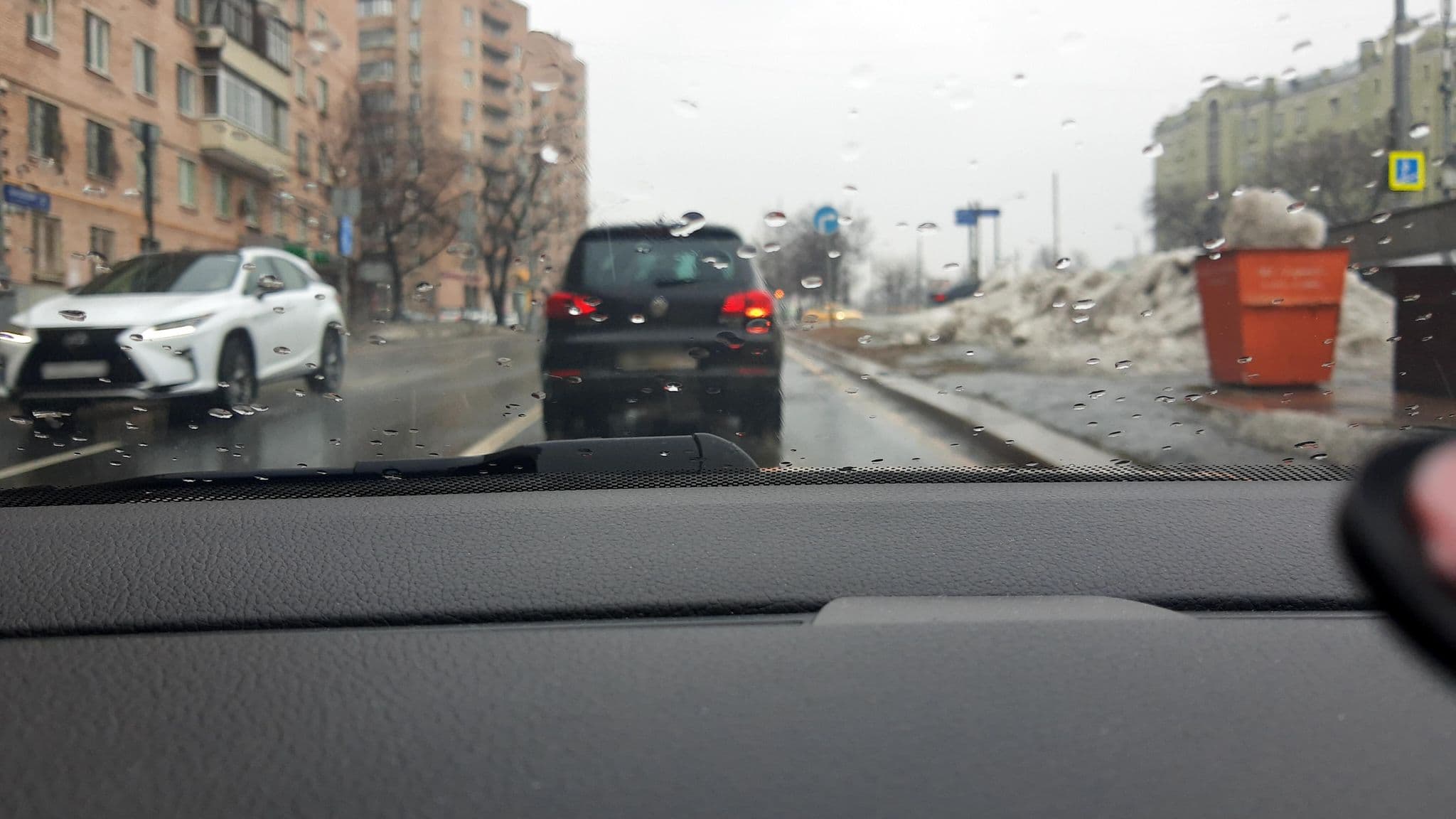 Street view near Апартаменты Гончарный 6, Zamoskvorech’ye — © phoneuploader (CC BY-SA · Mapillary)