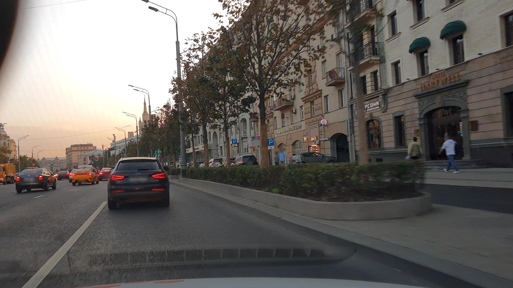 Street view near Дизайн-отель «Чайковский», Presnenskiy — © phoneuploader (CC BY-SA · Mapillary)