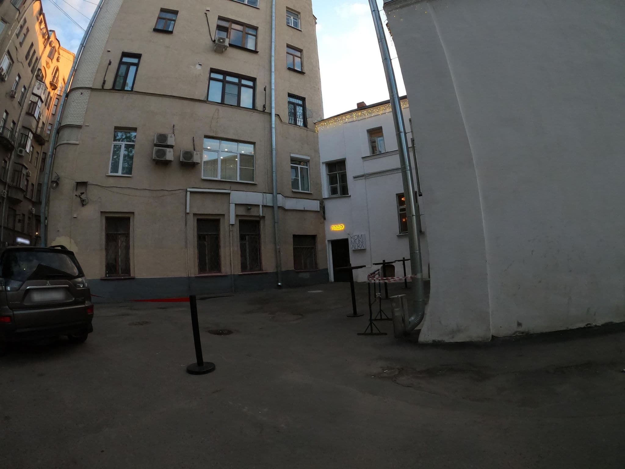 Street view near G ART Hostel, Moscow — © trolleway (CC BY-SA · Mapillary)