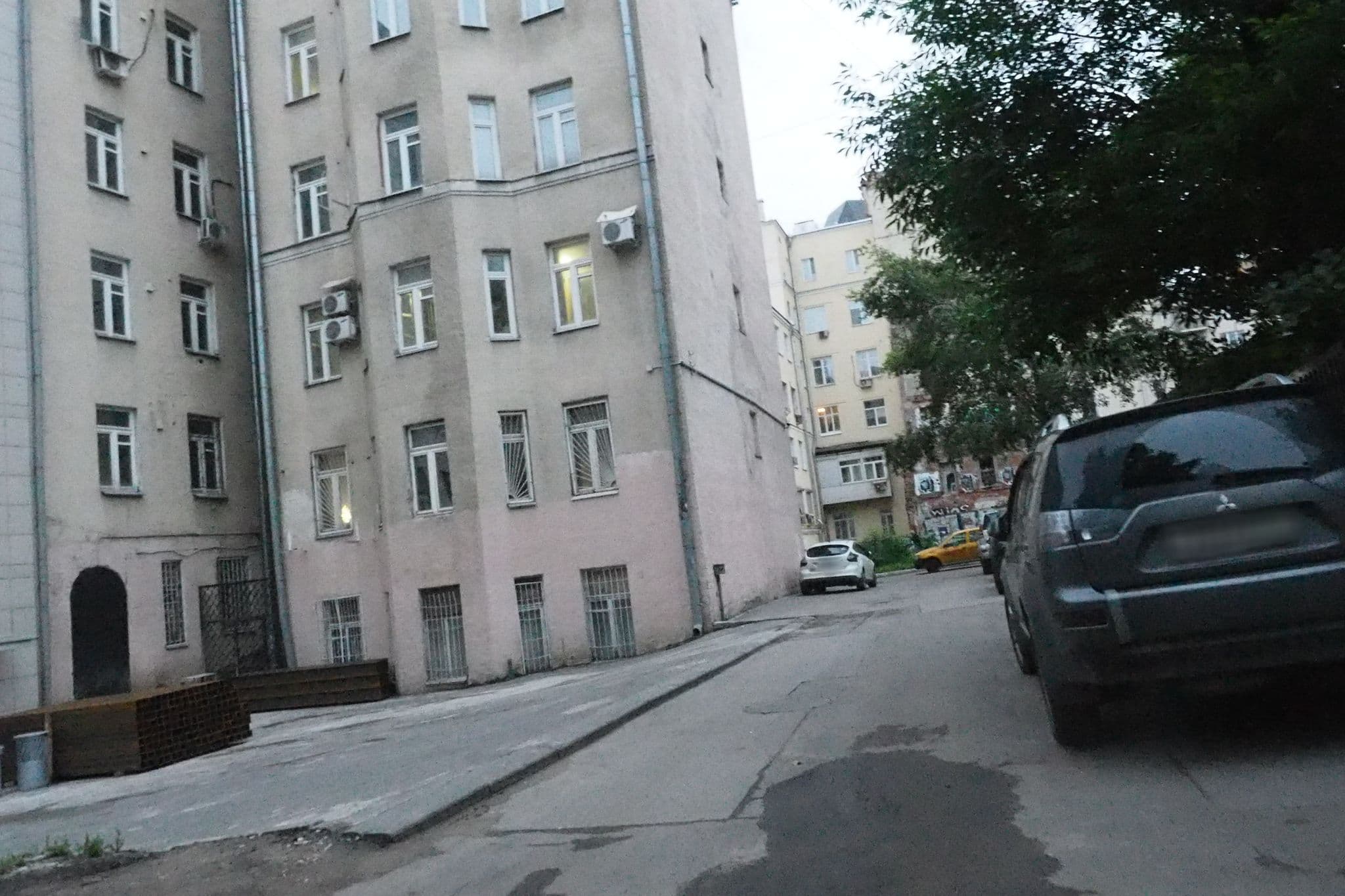 Street view near hotel пушкина, Moscow — © trolleway (CC BY-SA · Mapillary)