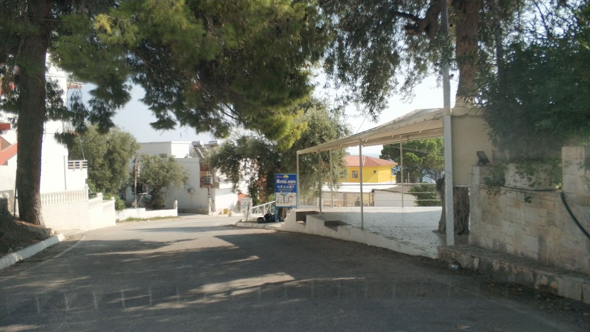 Street view near Greccia Hotel, Dhërmi — © freddouhelk (CC BY-SA · Mapillary)