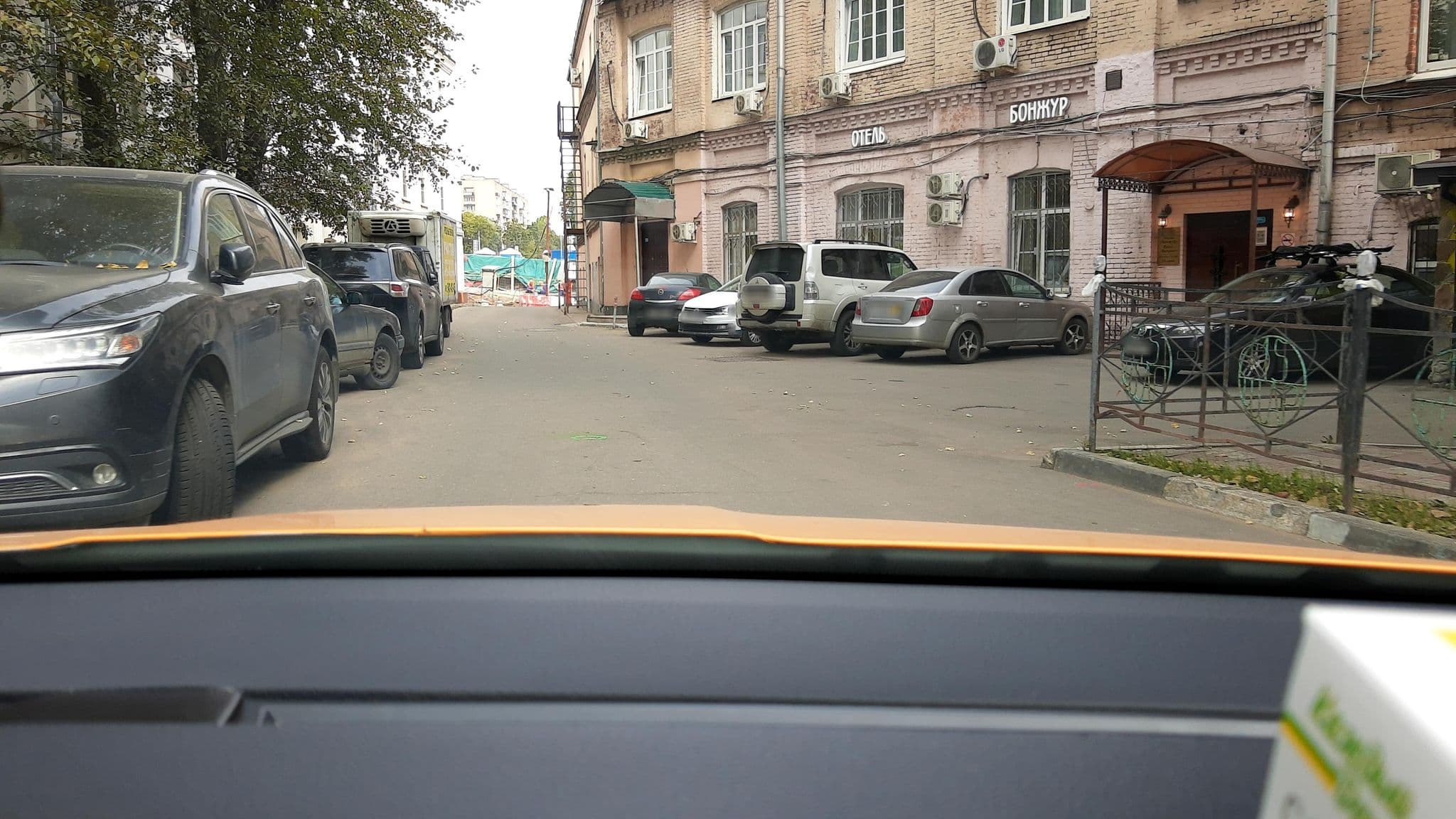 Street view near Отель Бонжур на Казакова, Lefortovo — © phoneuploader (CC BY-SA · Mapillary)