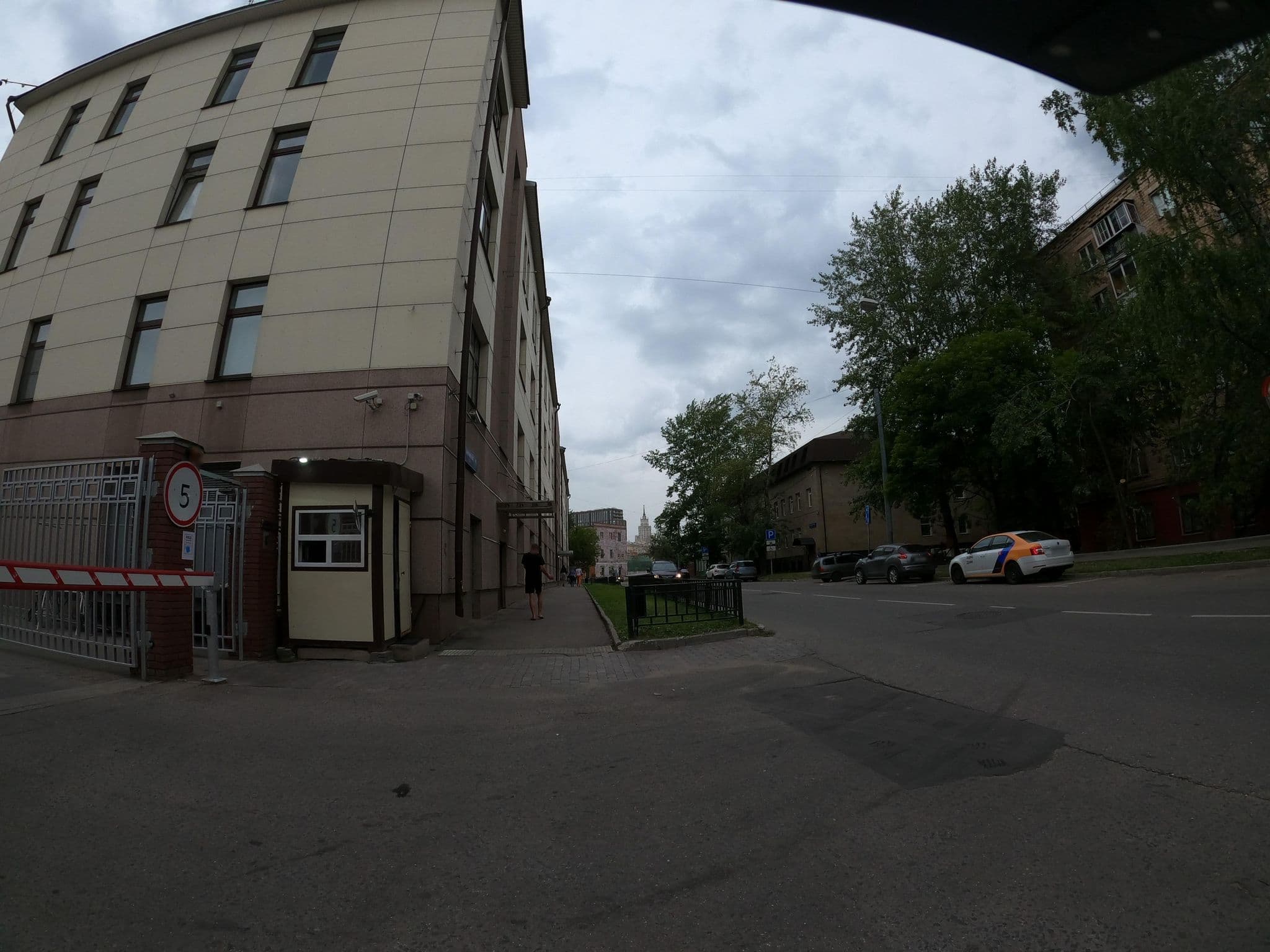 Street view near якиманка 24, Lefortovo — © trolleway (CC BY-SA · Mapillary)