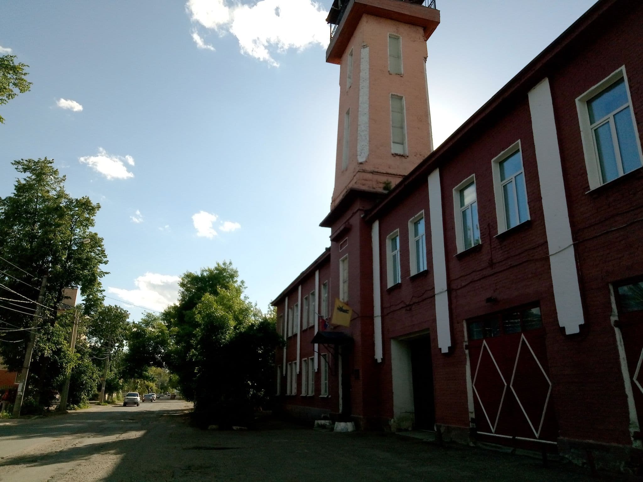 Street view near Бано-гостиничный комплекс Тверицы, Yaroslavl — © evgeshayar (CC BY-SA · Mapillary)