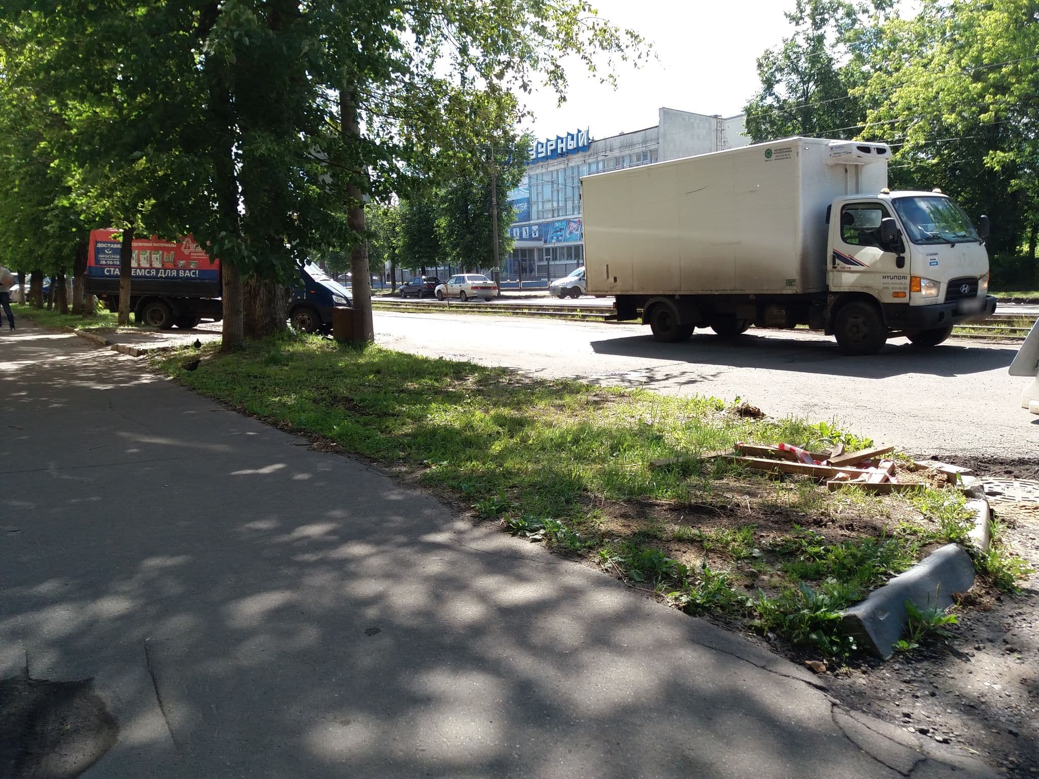 Street view near Chkalovsky Hostel, Yaroslavl — © asachanova (CC BY-SA · Mapillary)