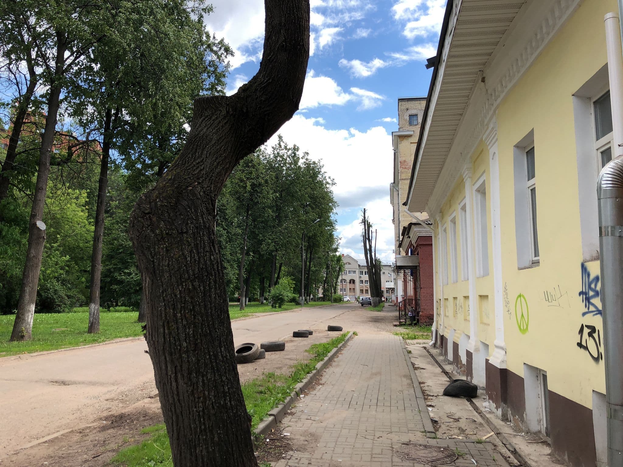 Street view near Sleep'n'go, Yaroslavl — © smsmr (CC BY-SA · Mapillary)