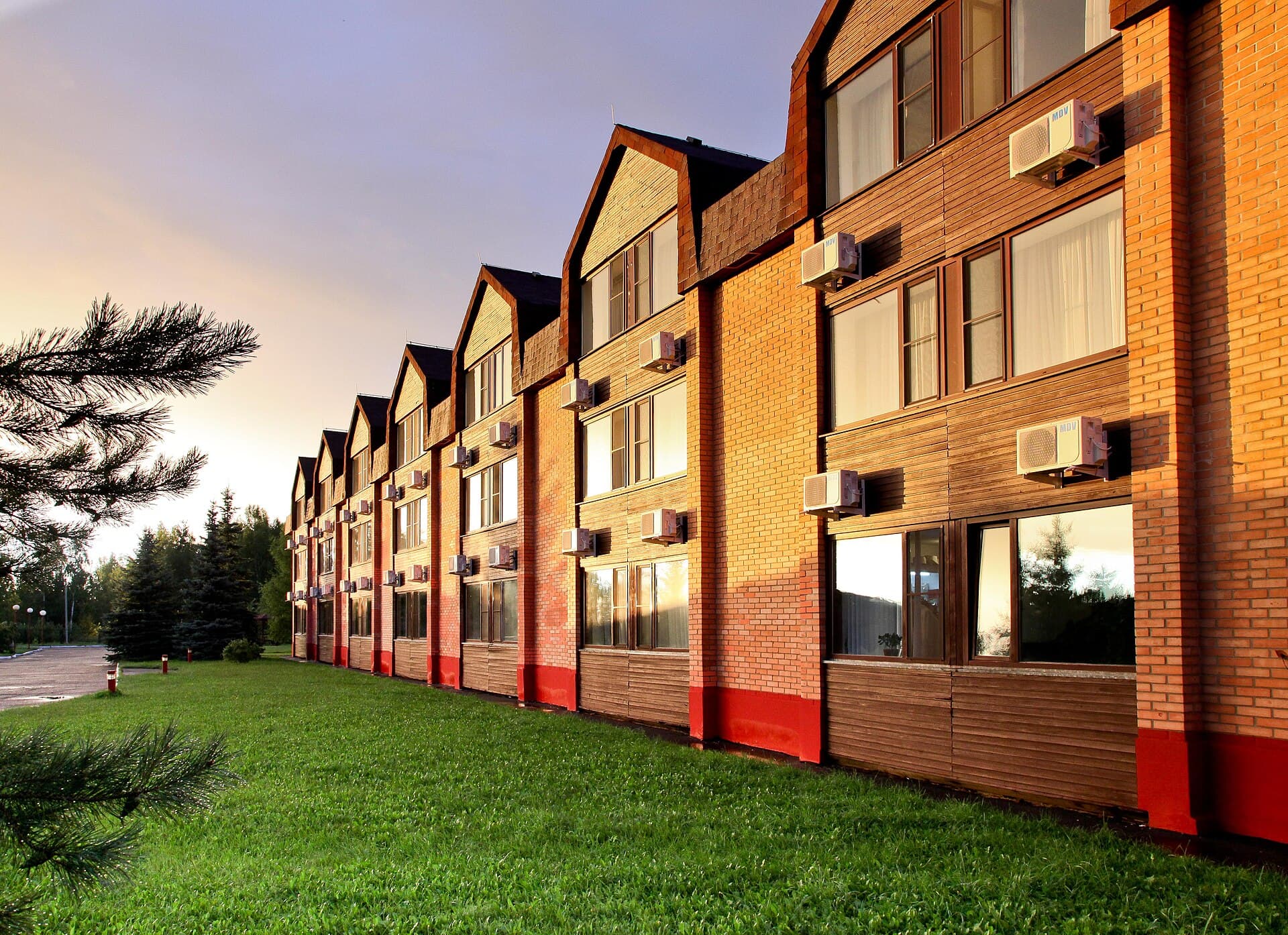 AZIMUT Hotel Kostroma (via Wikimedia Commons, CC BY-SA 4.0)
