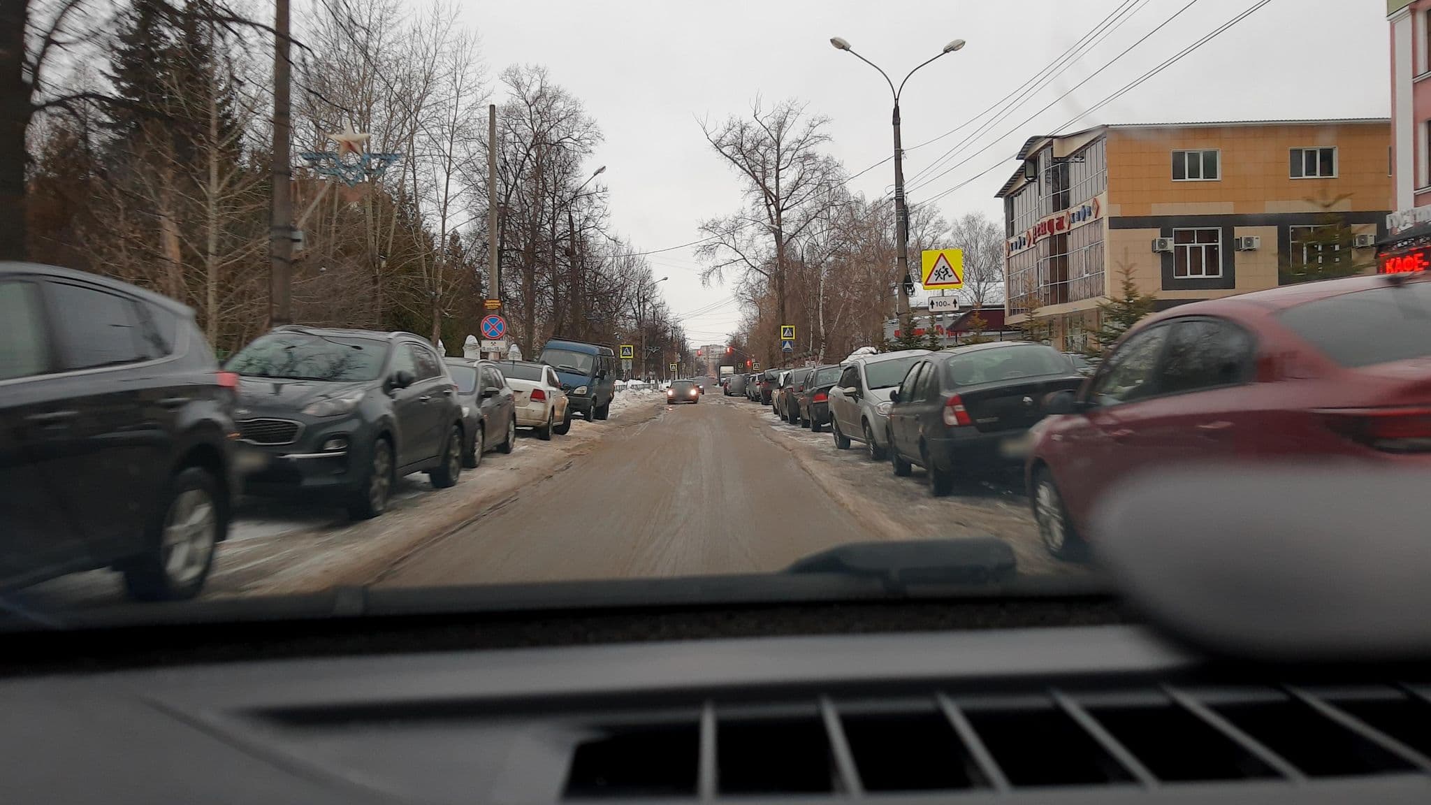 Street view near Гостиница "Московская", Nizhniy Novgorod — © phoneuploader (CC BY-SA · Mapillary)