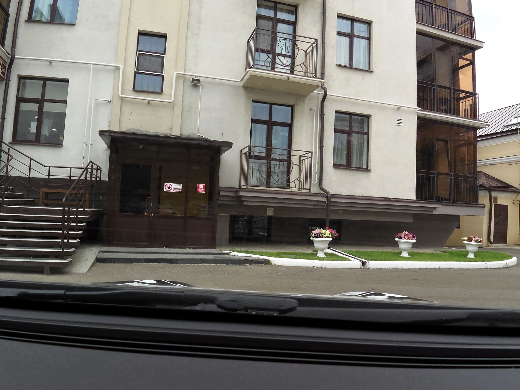 Street view near Особнякъ на Театральной, Kazan — © madwad (CC BY-SA · Mapillary)