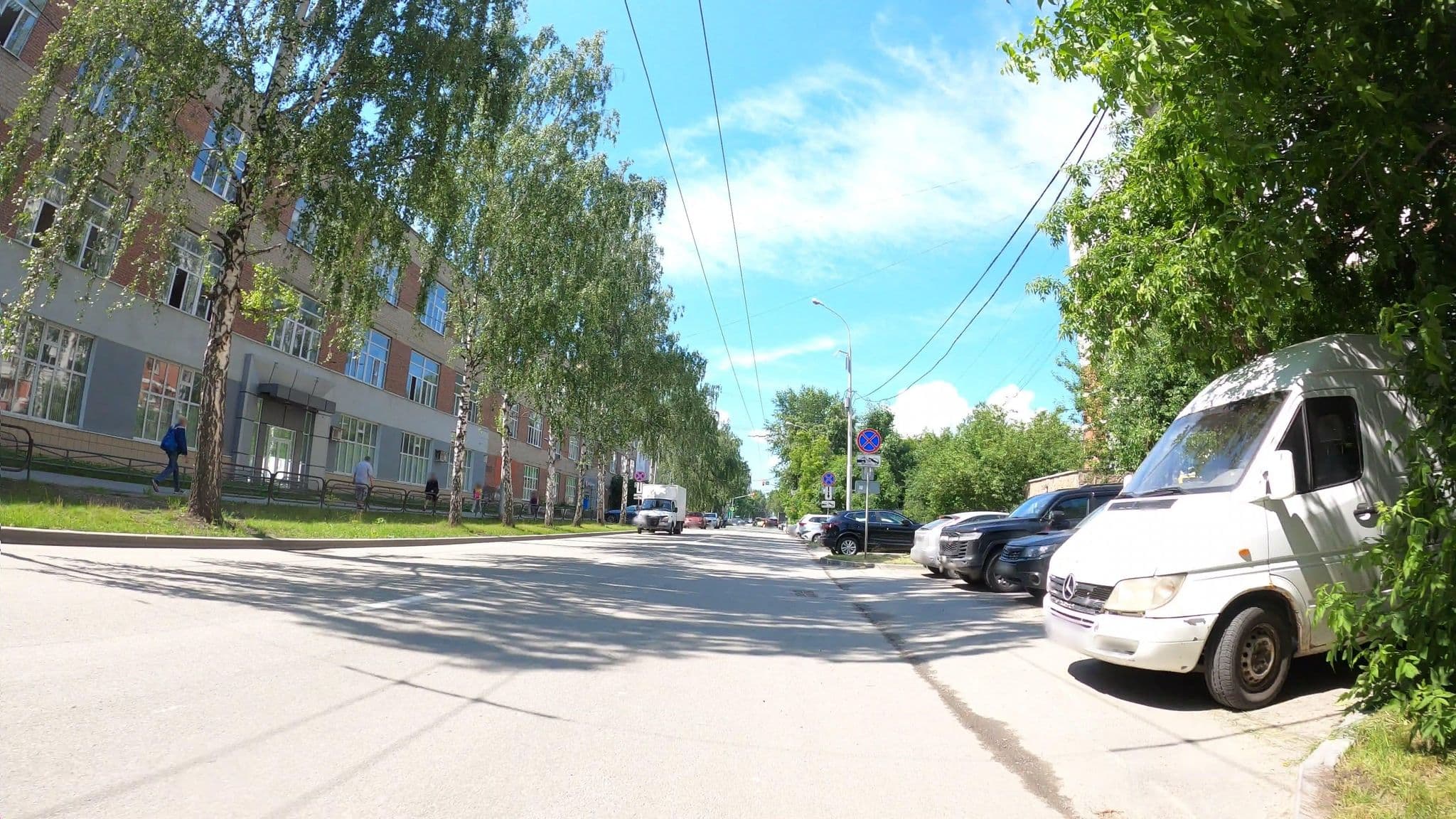 Street view near Парк-отель «Александровский», Yekaterinburg — © trolleway (CC BY-SA · Mapillary)