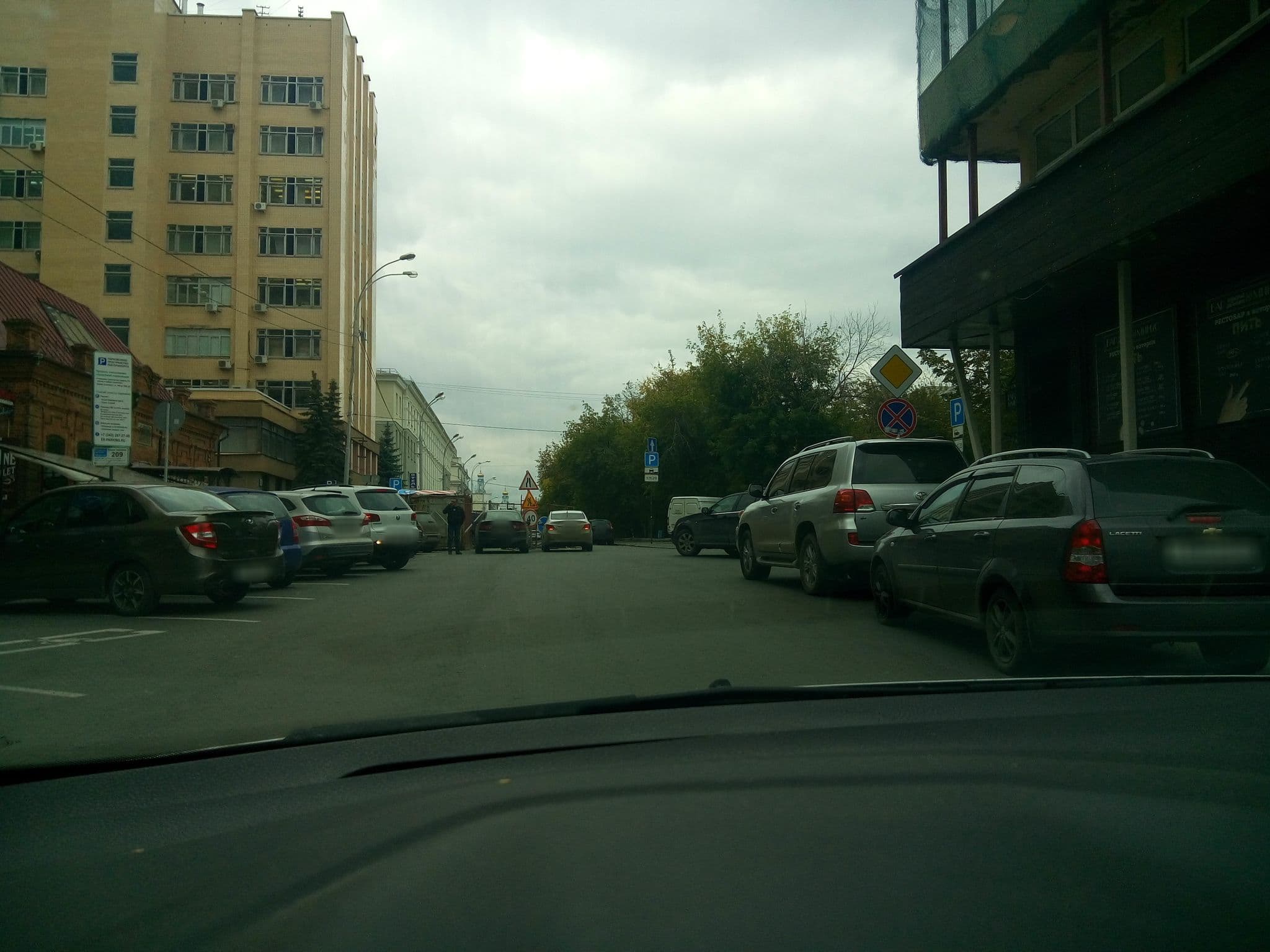 Street view near ДОМ ОХОТНИКА, Yekaterinburg — © rodionoff (CC BY-SA · Mapillary)