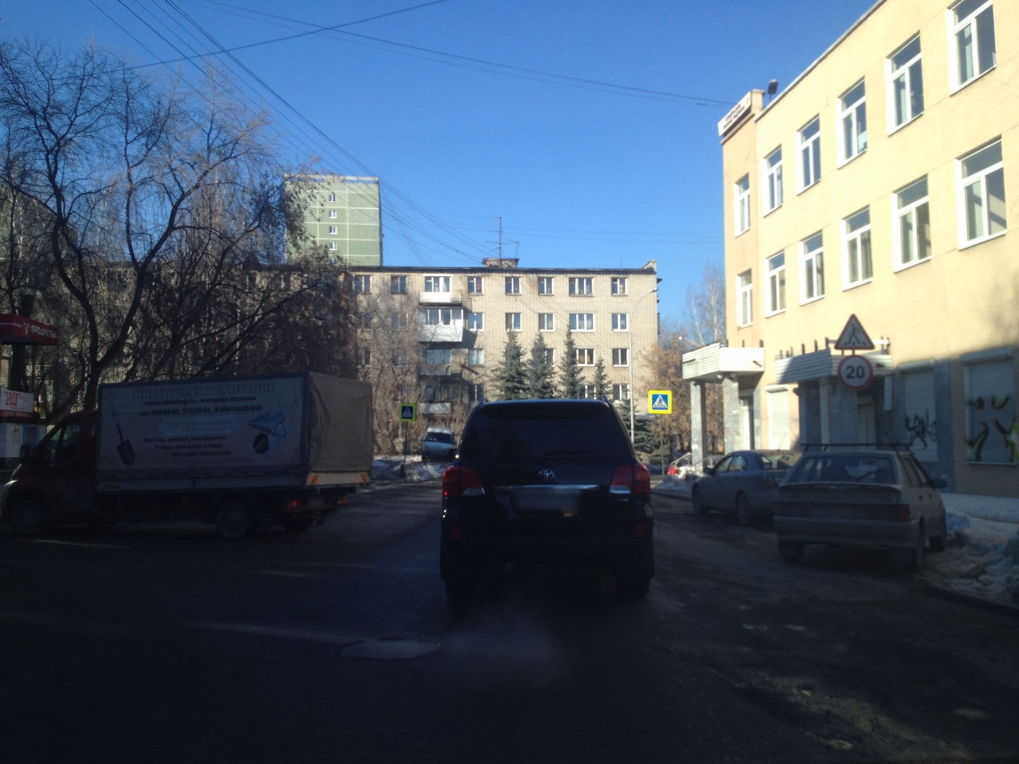 Street view near Гостиница при УрФУ, Yekaterinburg — © romana (CC BY-SA · Mapillary)