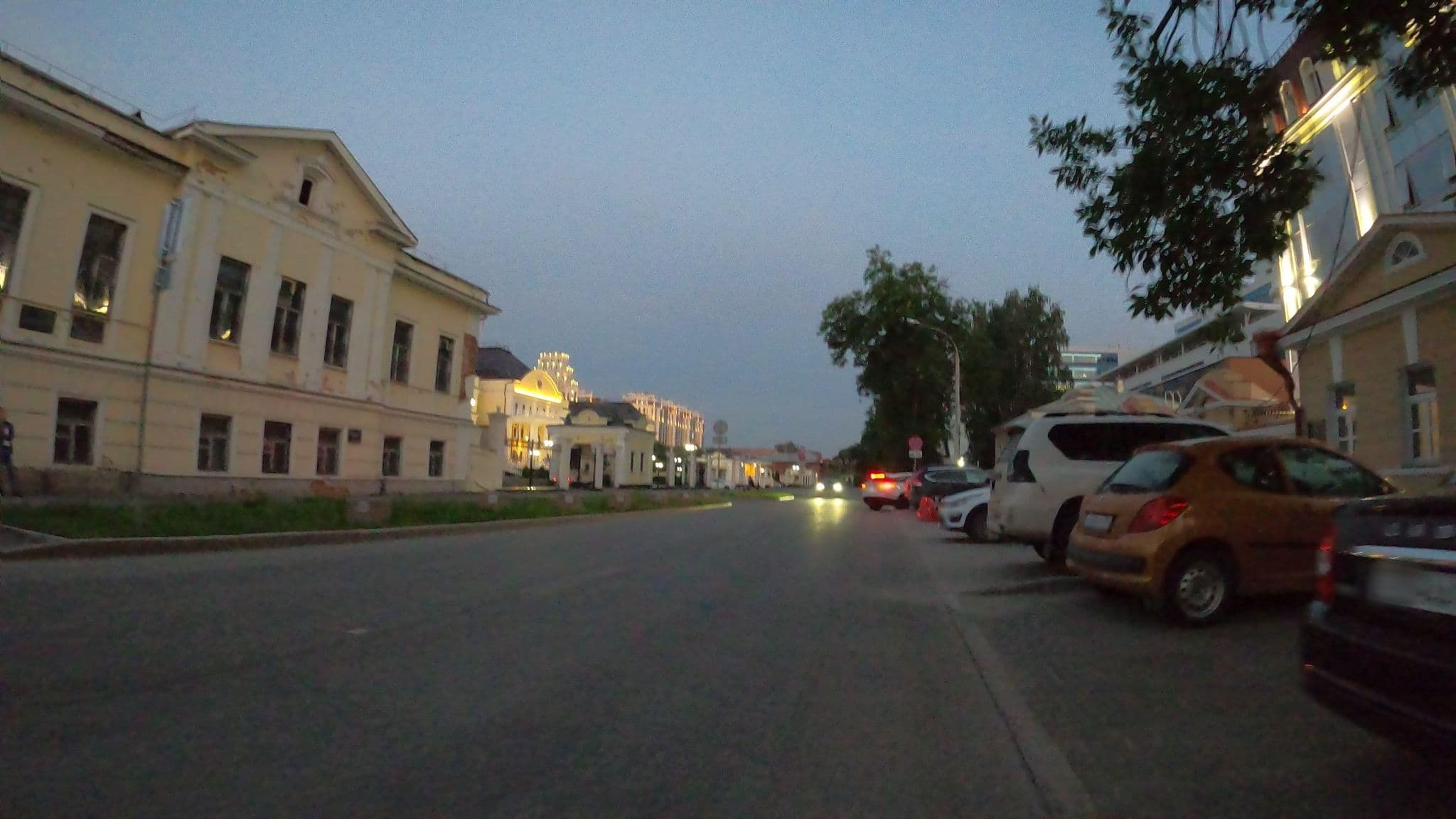 Street view near Roomy, Yekaterinburg — © trolleway (CC BY-SA · Mapillary)