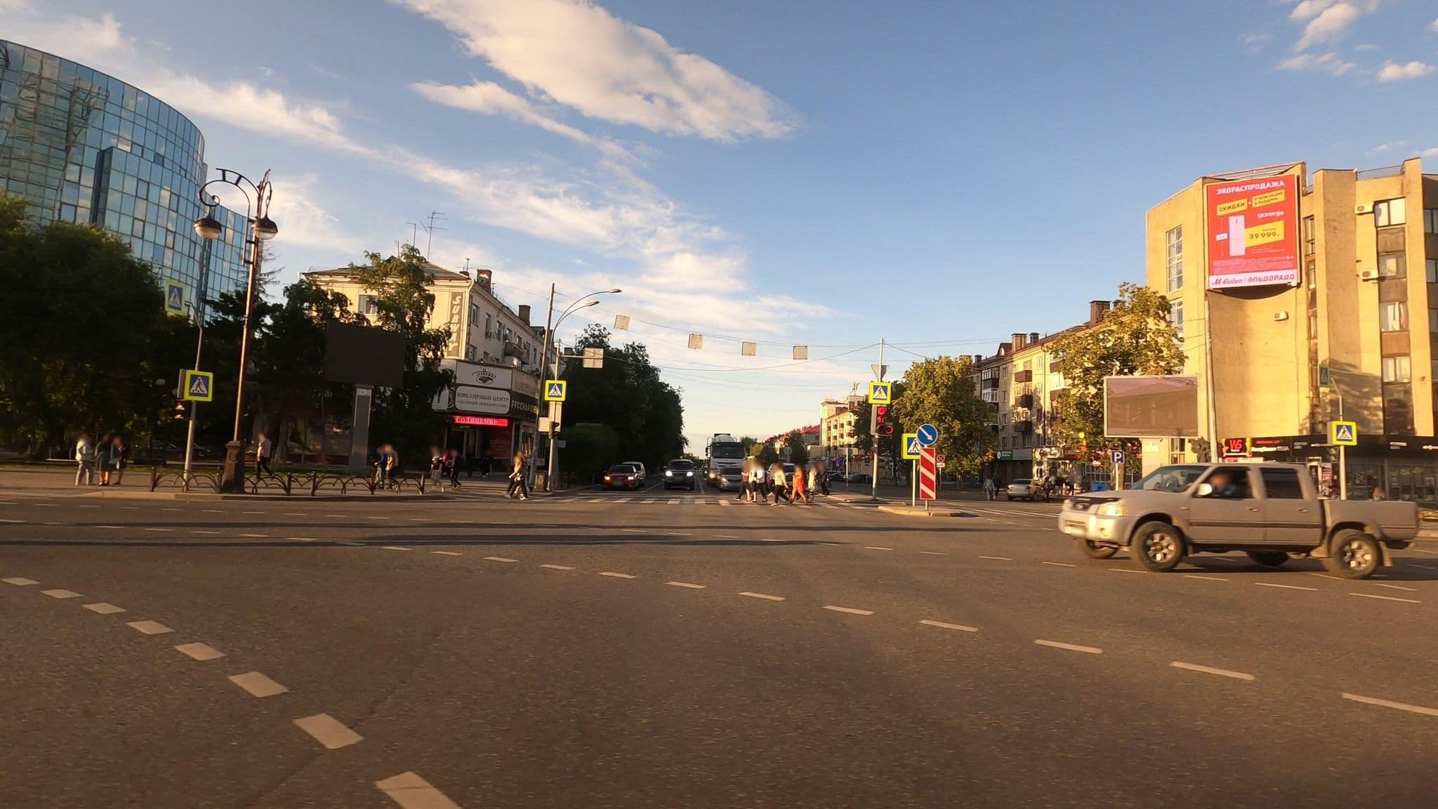 Street view near Гостиница Тура, Tyumen — © trolleway (CC BY-SA · Mapillary)