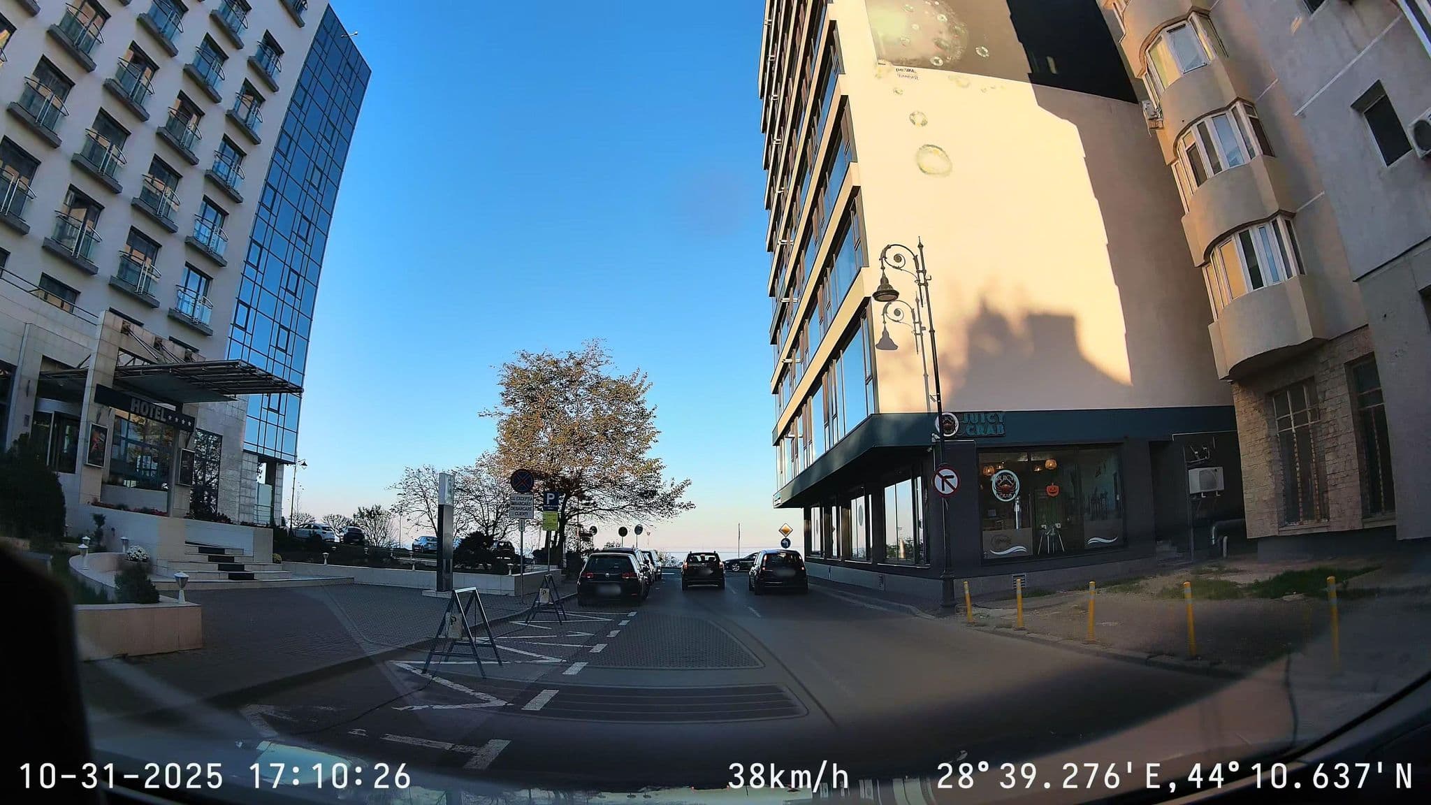 Street view near Continental Forum Constanta, Constanţa — © edjone (CC BY-SA · Mapillary)