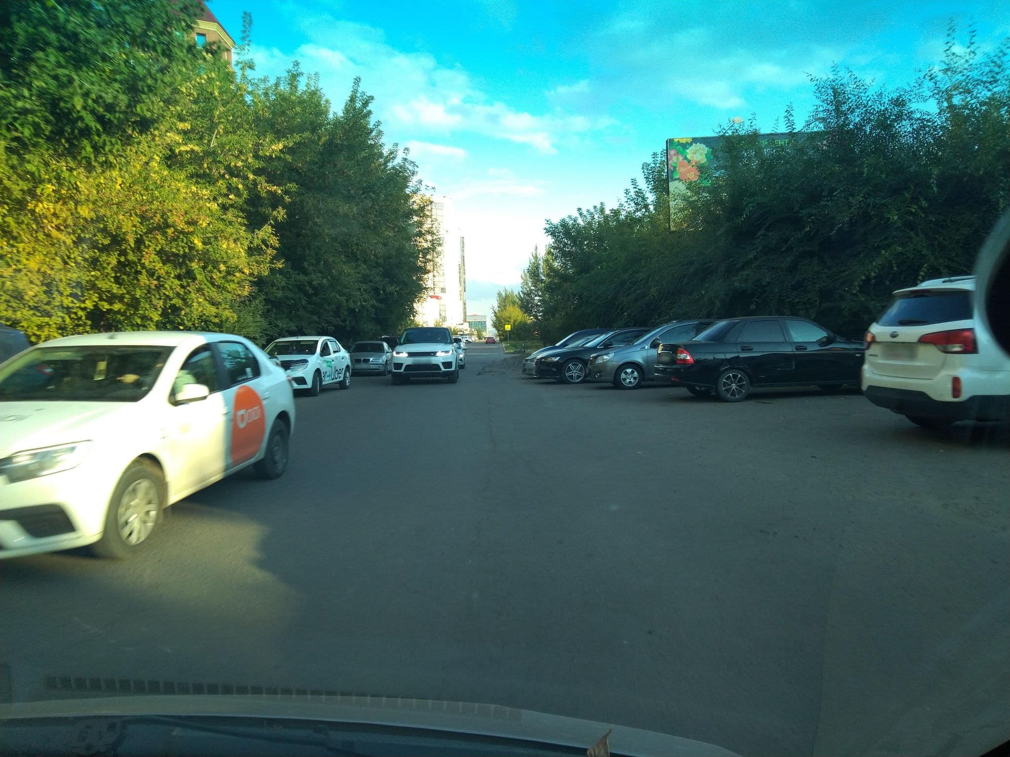 Street view near Dolce Vita (Дольче Вита), Krasnoyarsk — © romanf748 (CC BY-SA · Mapillary)
