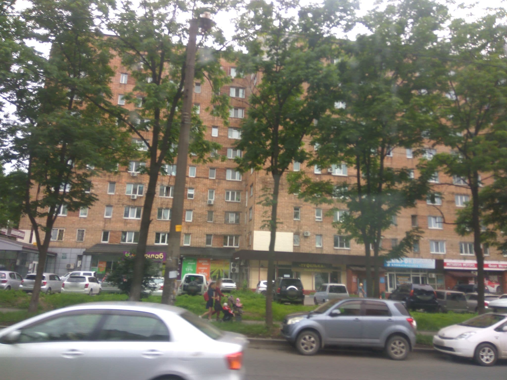 Street view near Гостиница Славянская, Vladivostok — © trolleway (CC BY-SA · Mapillary)