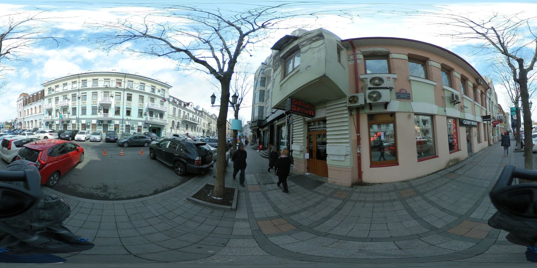Street view near Vlcome Inn, Vladivostok — © trolleway (CC BY-SA · Mapillary)