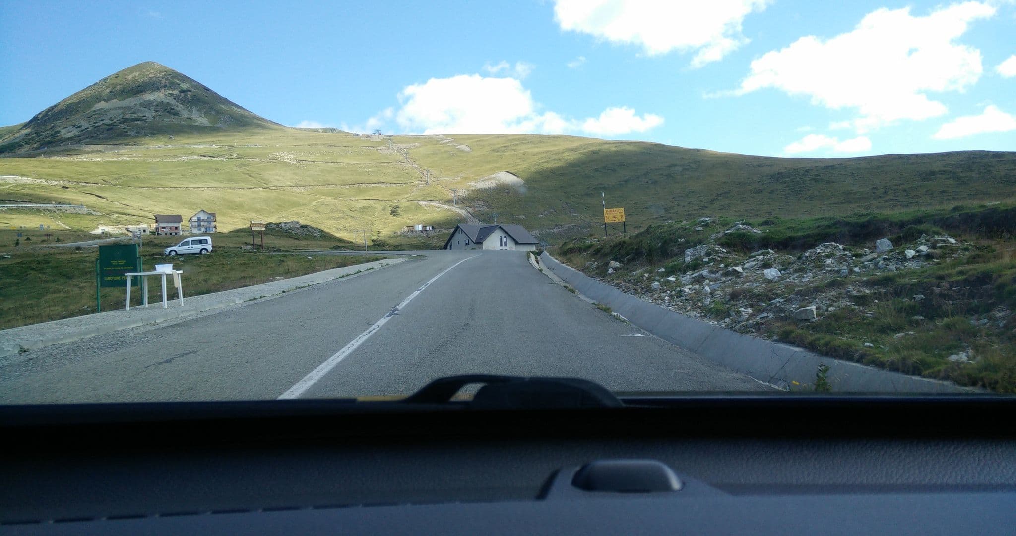 Street view near Pensiunea Sura Dacilor, Polovragi — © strainu (CC BY-SA · Mapillary)