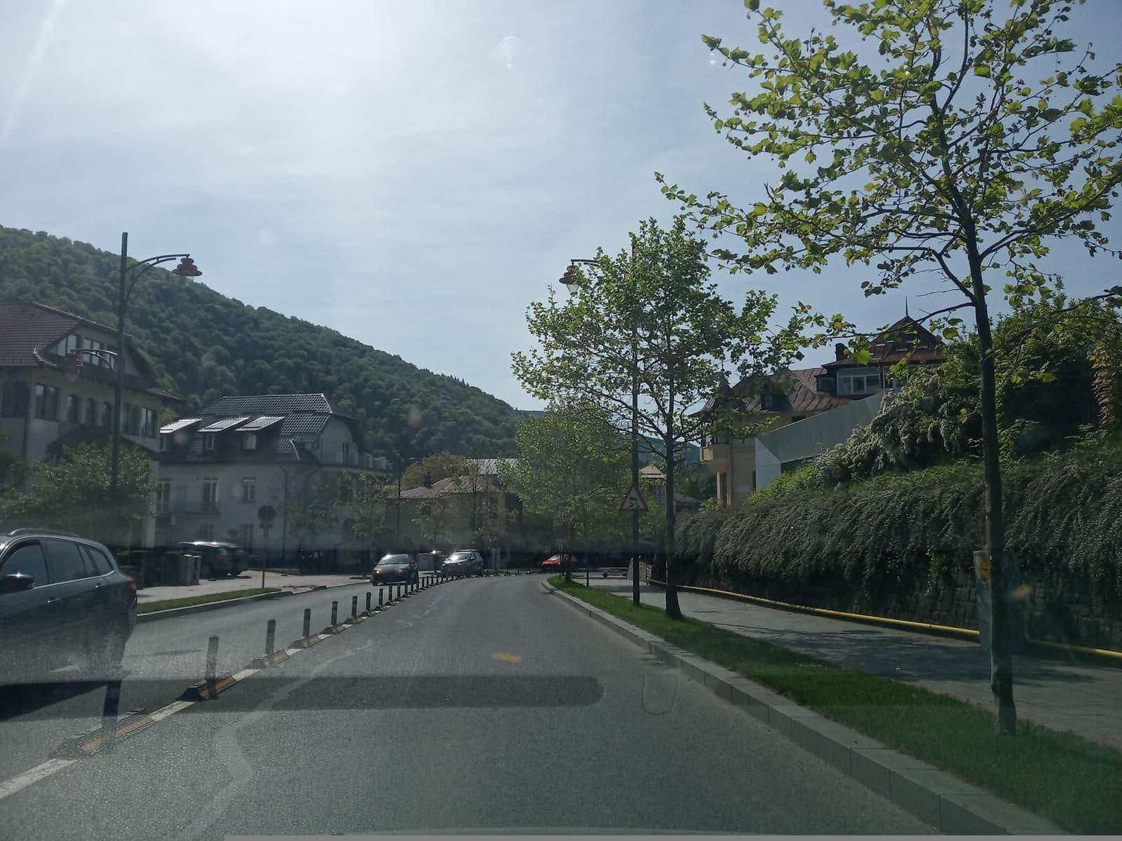 Street view near SPA & POOL Hotel International, Sinaia — © tavi (CC BY-SA · Mapillary)