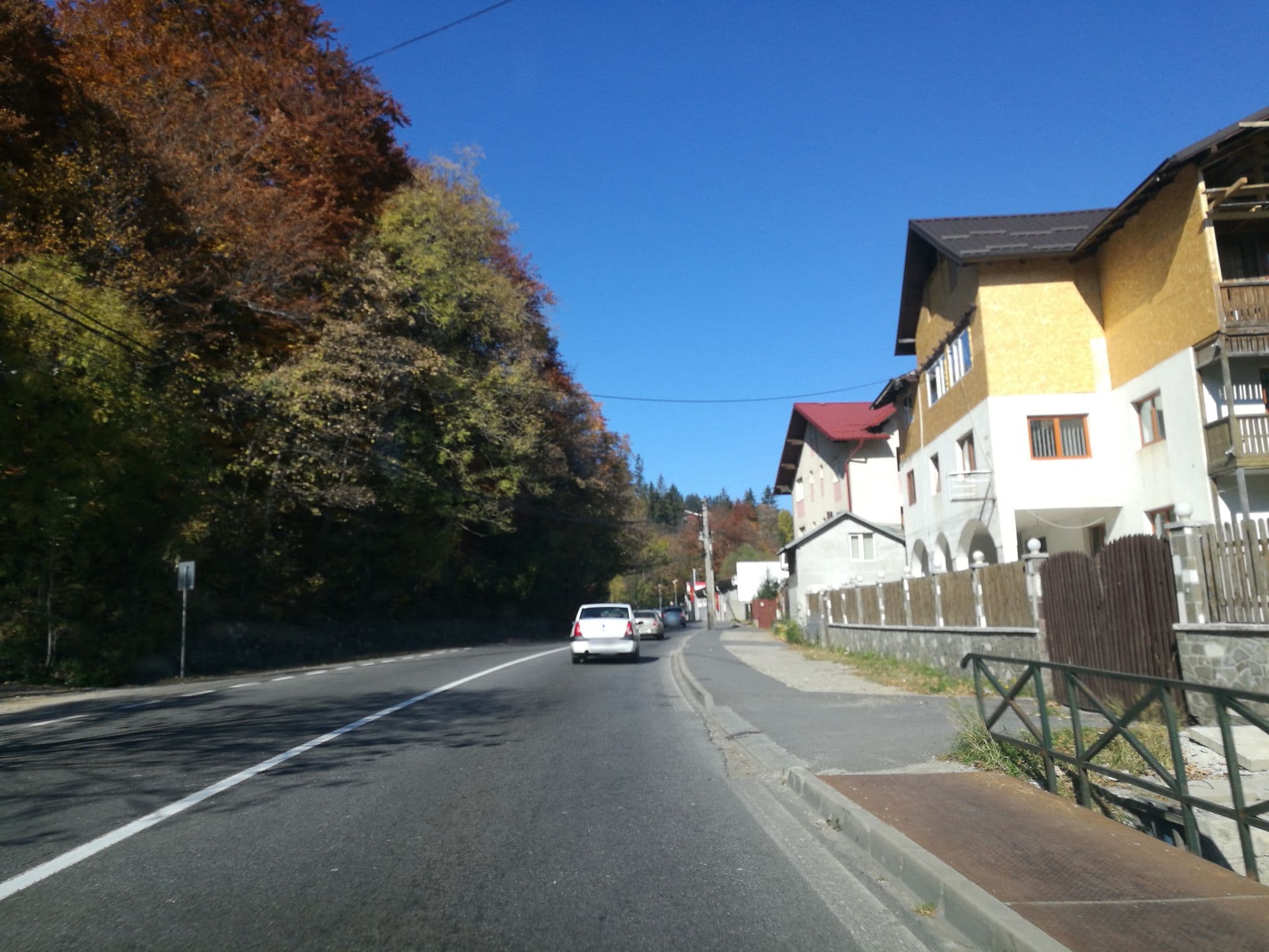 Street view near Camera NR.4(Pensiunea V. Iancului), Sinaia — © rsandu (CC BY-SA · Mapillary)