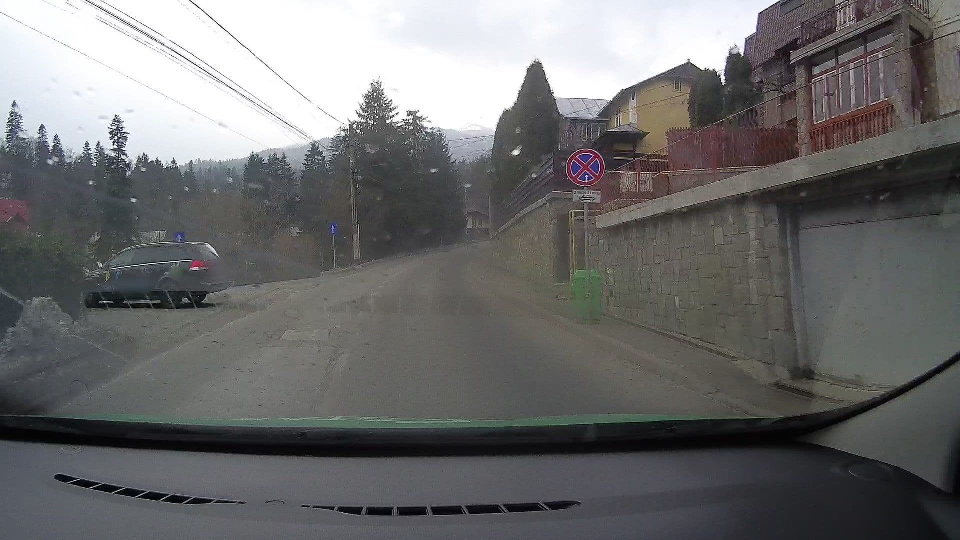 Street view near Căsuţa Ella, Sinaia — © tavi (CC BY-SA · Mapillary)