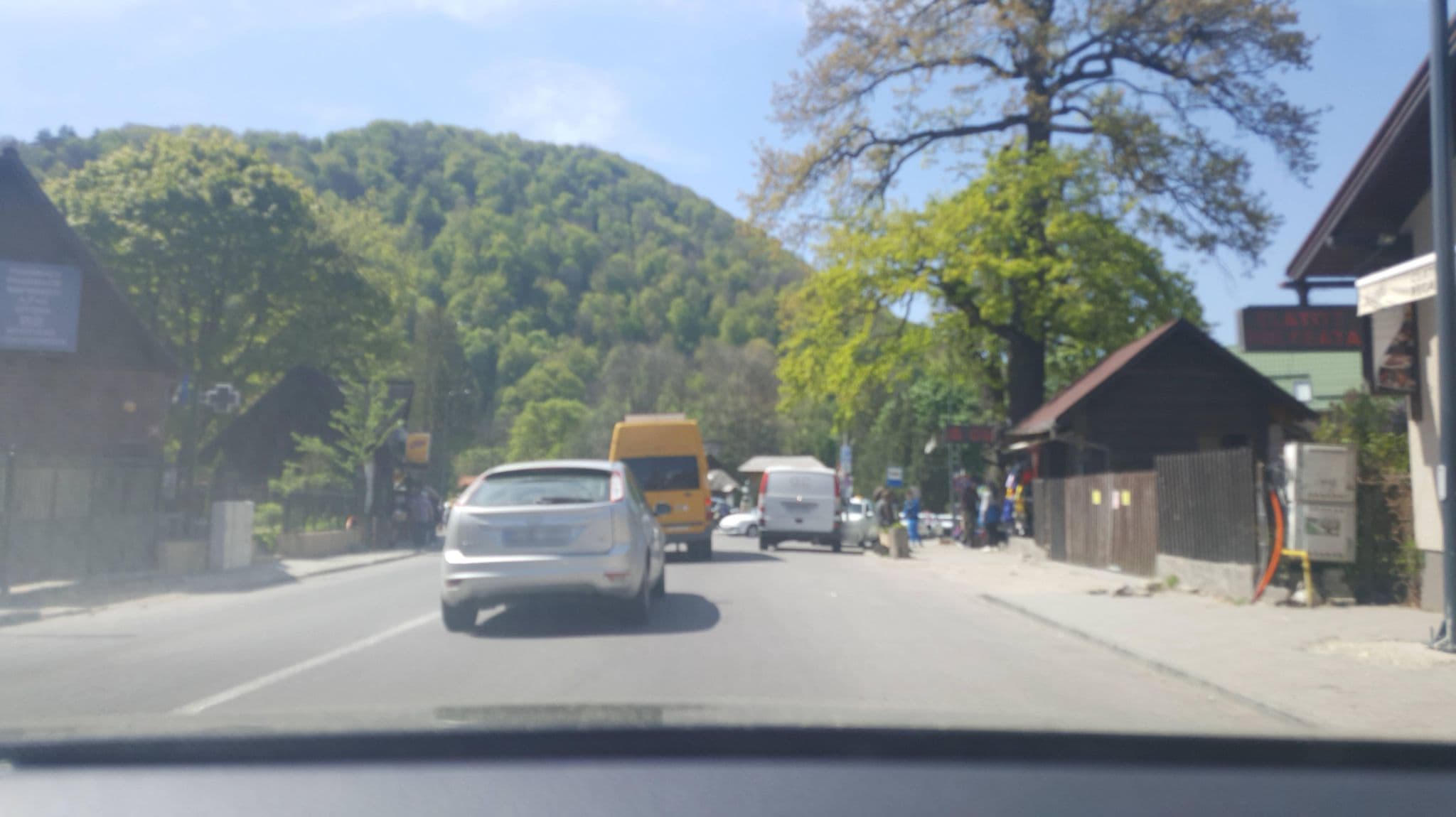 Street view near Pensiunea Luana, Bran — © puky (CC BY-SA · Mapillary)