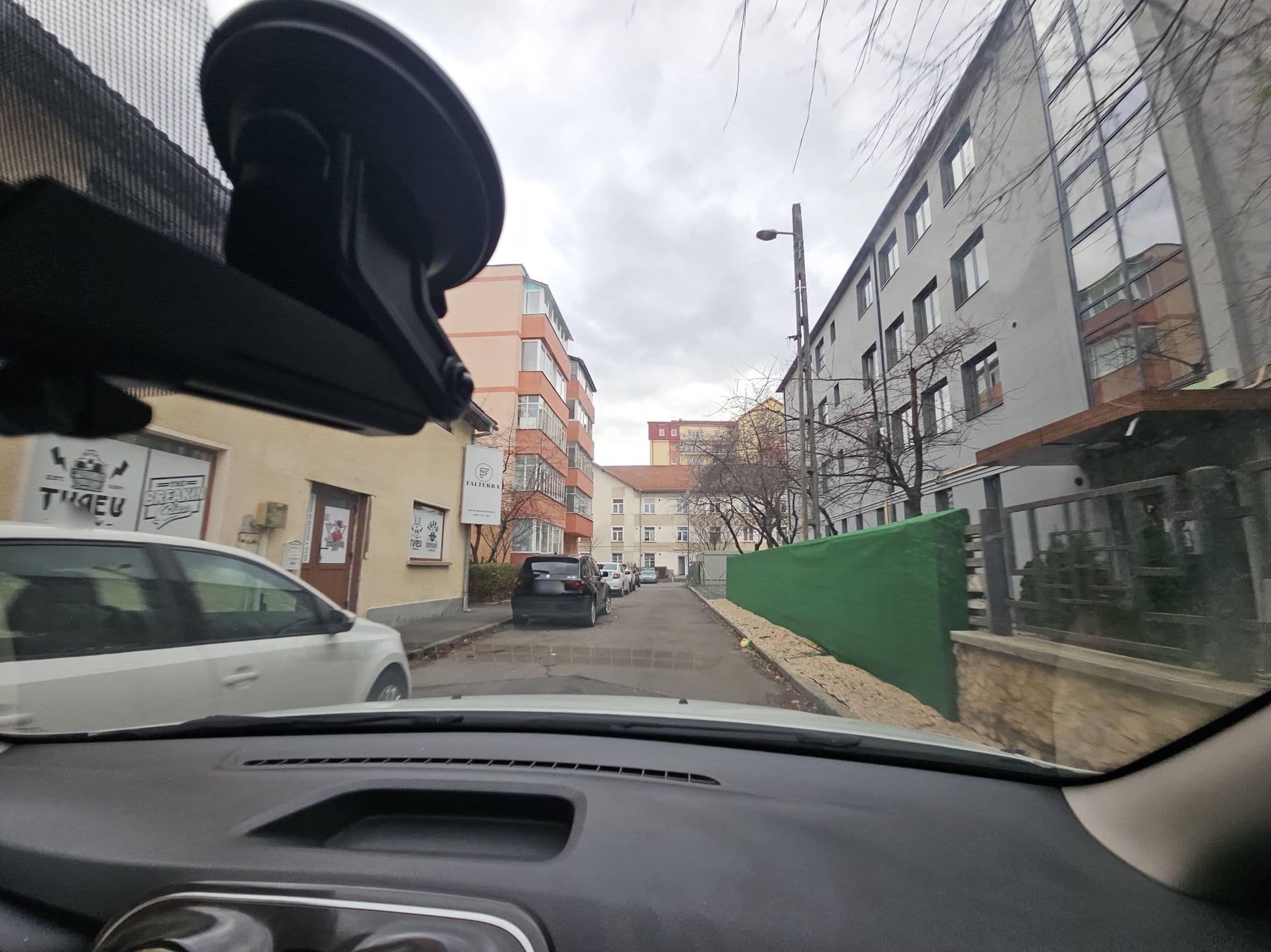 Street view near KOA Davino - Aparthotel, Braşov — © agamarcelnicolae (CC BY-SA · Mapillary)