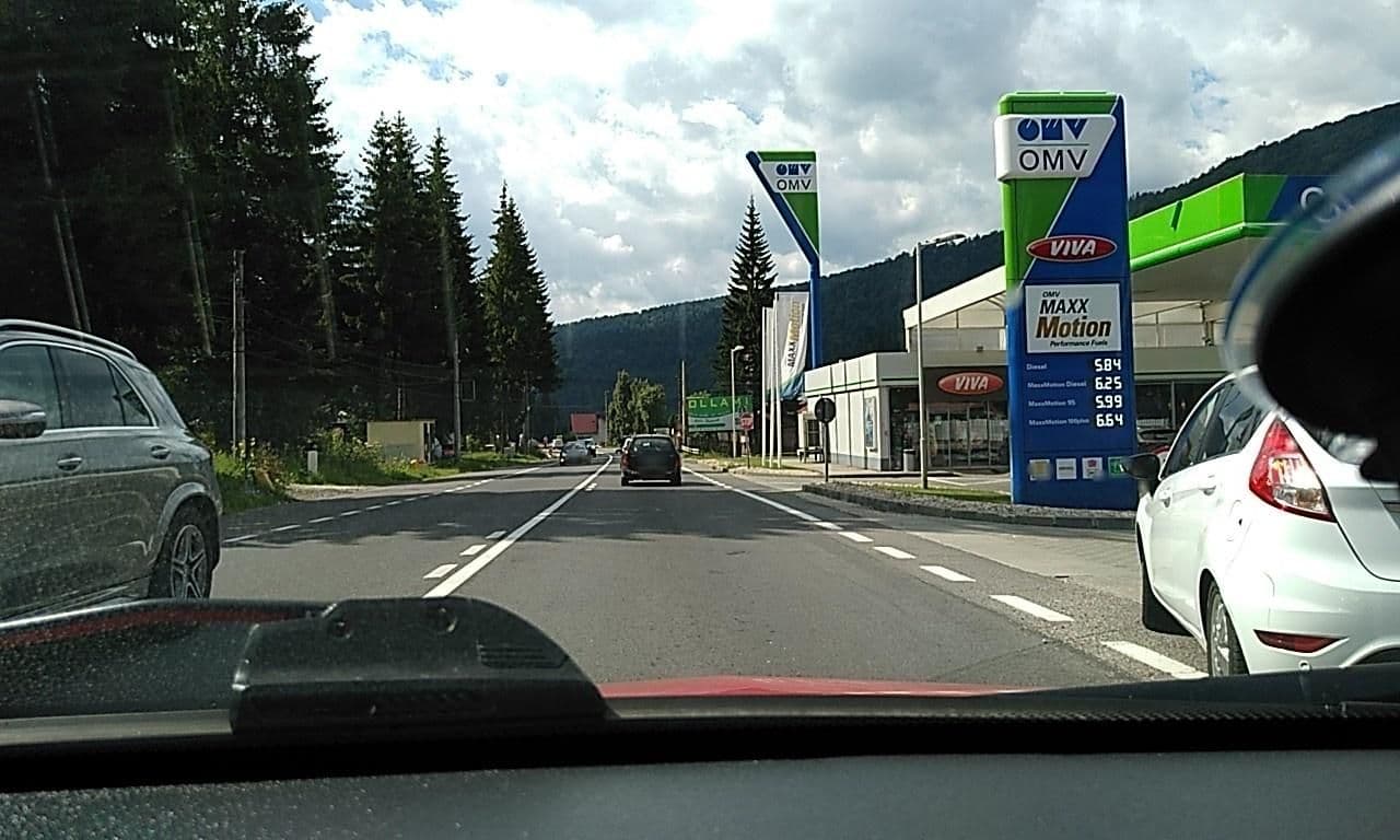 Street view near Cabana Schiorilor, Predeal — © tavi (CC BY-SA · Mapillary)