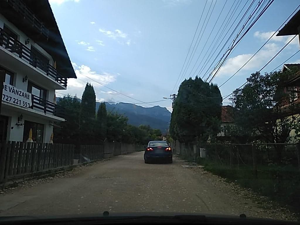 Street view near vila Impala, Bran — © tavi (CC BY-SA · Mapillary)