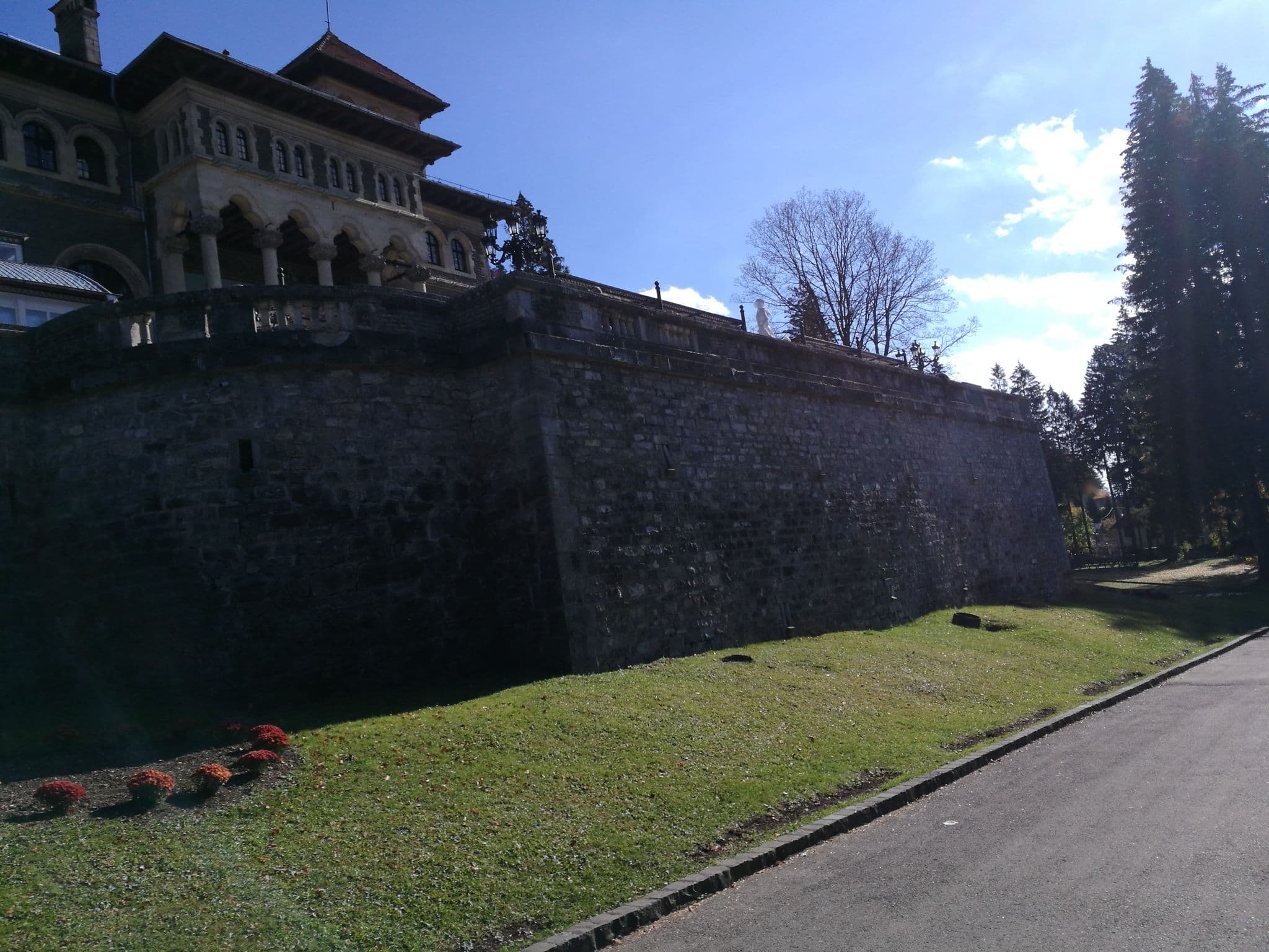 Street view near Vila Clasic, Buşteni — © rsandu (CC BY-SA · Mapillary)