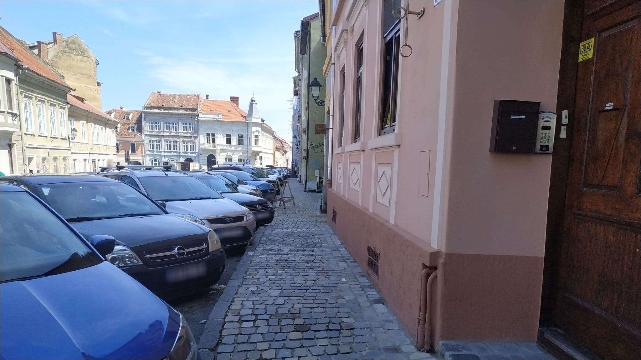 Street view near Arce Boutique Hotel, Braşov — © mrey (CC BY-SA · Mapillary)