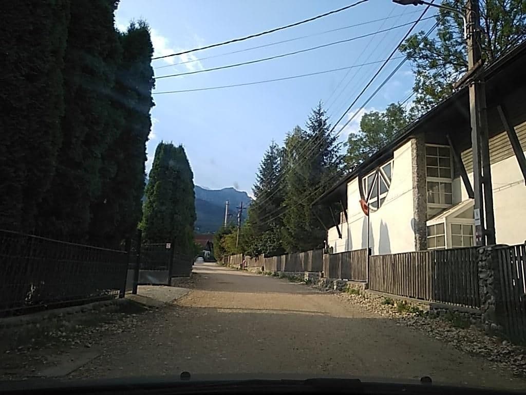 Street view near Pensiunea Belvedere Bran, Bran — © tavi (CC BY-SA · Mapillary)