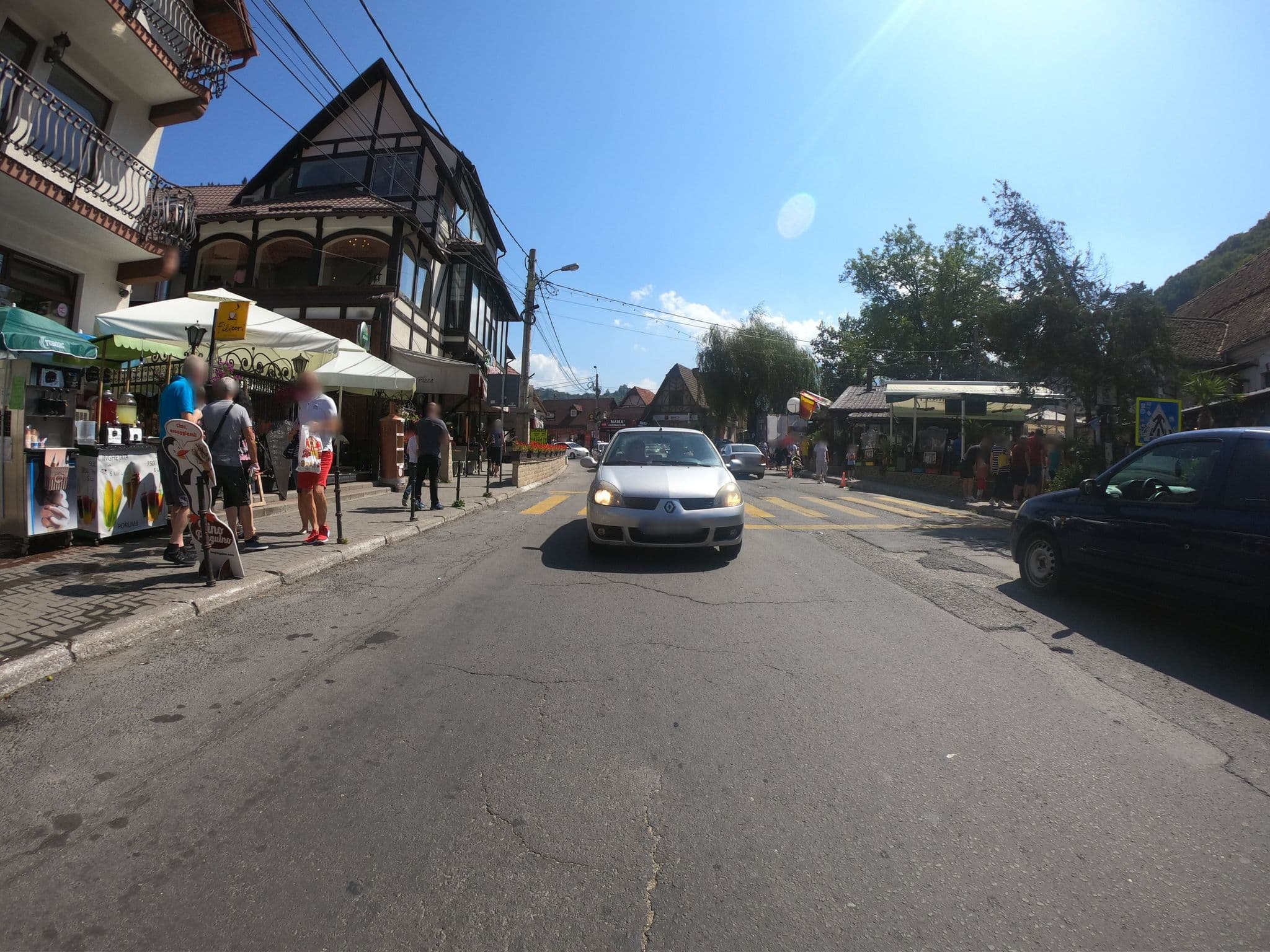 Street view near pensiunea Ingrid, Bran — © eneerhut (CC BY-SA · Mapillary)