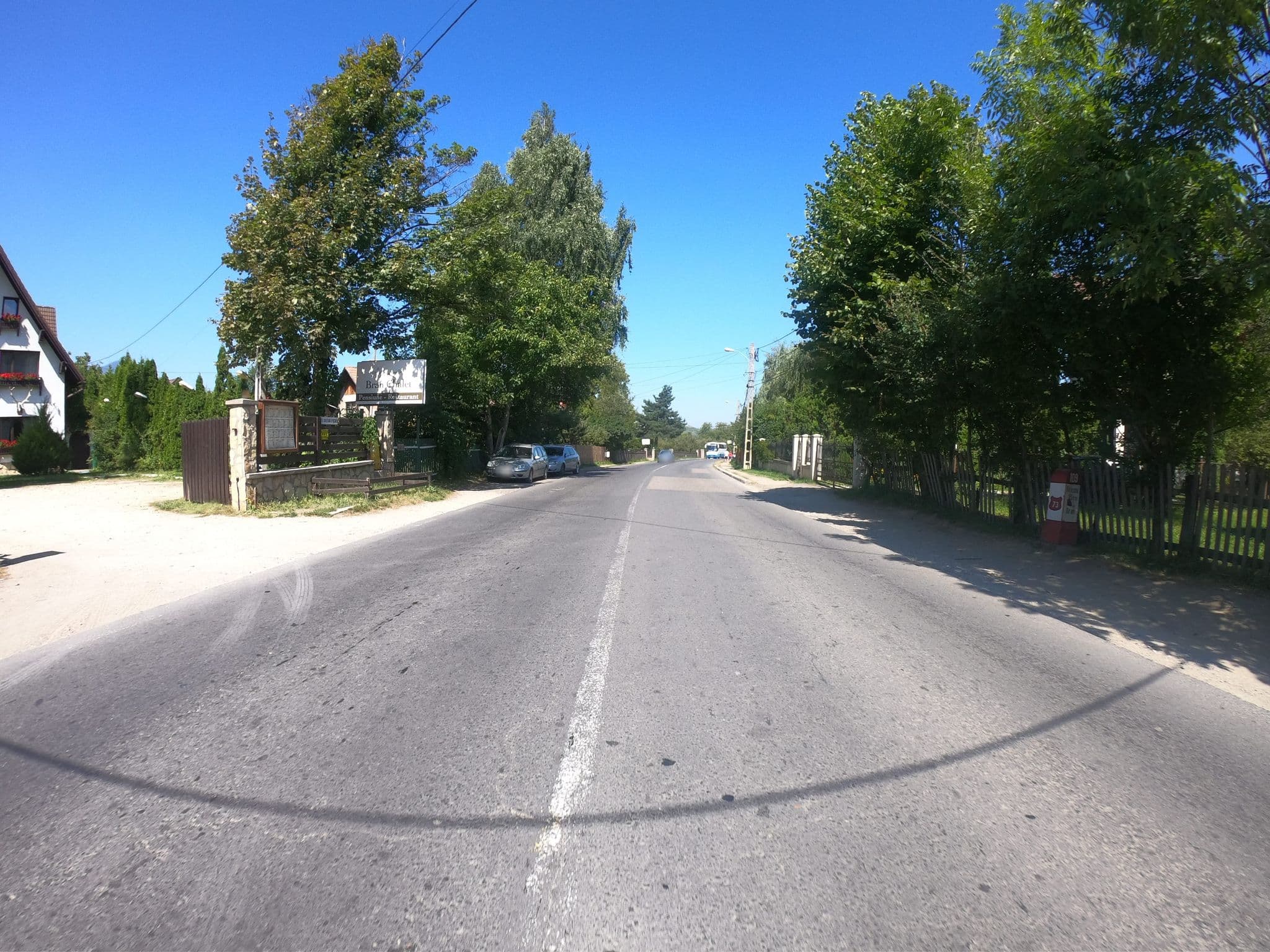 Street view near Popasul Cavalerului, Bran — © eneerhut (CC BY-SA · Mapillary)