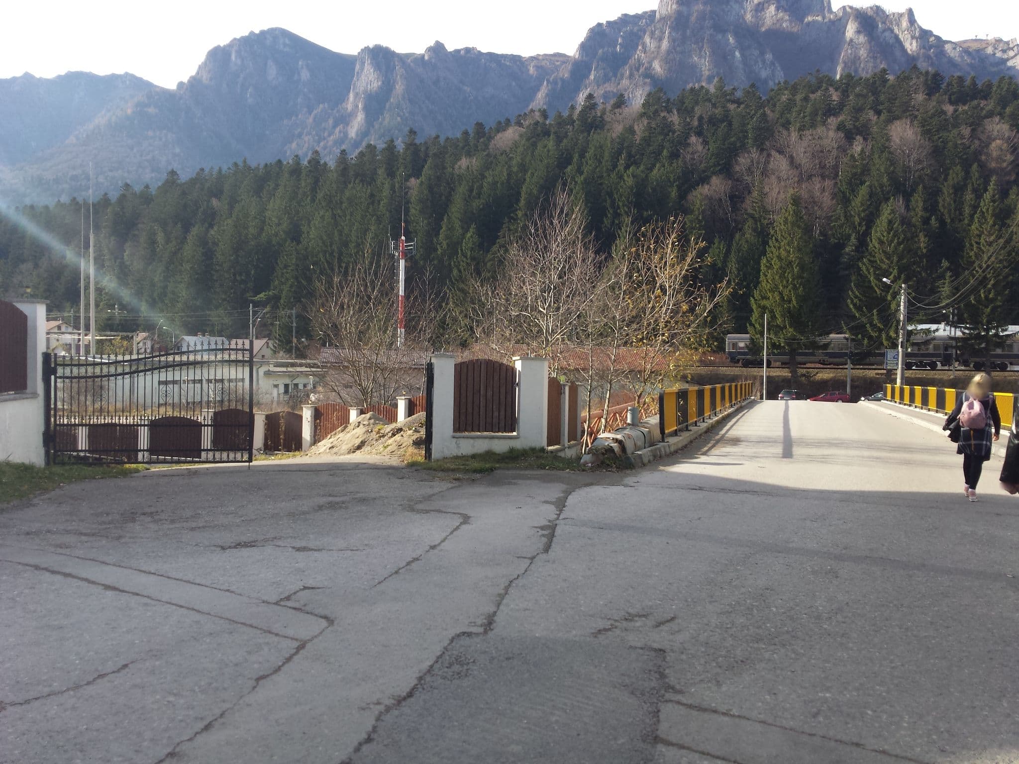 Street view near Pensiunea Select, Buşteni — © rsandu (CC BY-SA · Mapillary)