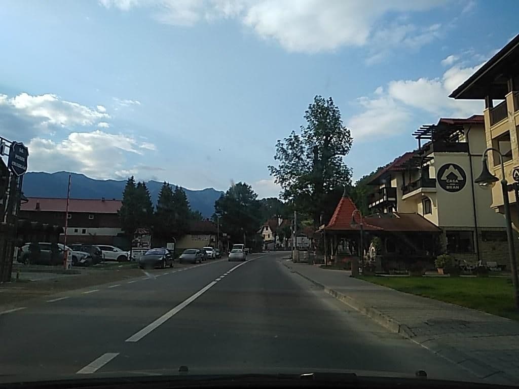Street view near King's Suit 201 Hanul Bran, Bran — © tavi (CC BY-SA · Mapillary)